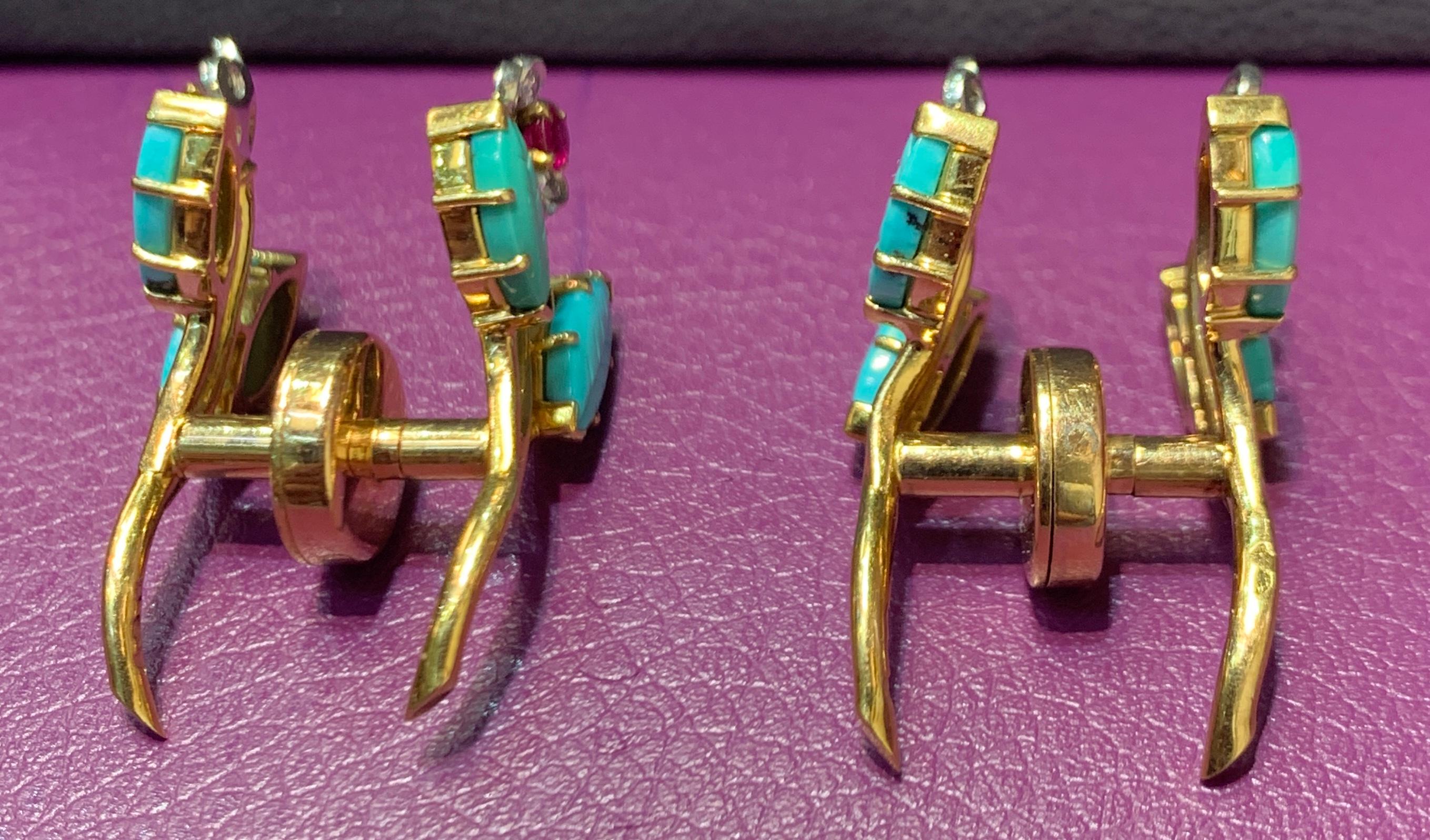 Carved Turquoise Floral Cufflinks In Excellent Condition In New York, NY