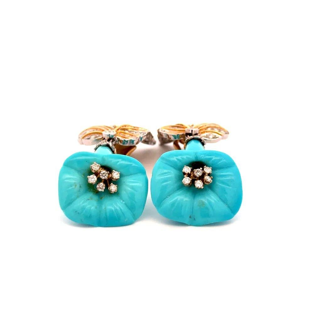 Einfach schön! Stilvolle und fein detaillierte Vintage geschnitzt Türkis Blume und Diamant Tropfen Gold Ohrringe. Handgeschnitztes Türkisblumen-Design, akzentuiert durch RBC-Diamanten. Aufgehängt an einer handgefertigten 2-tönigen 18K Goldfassung im
