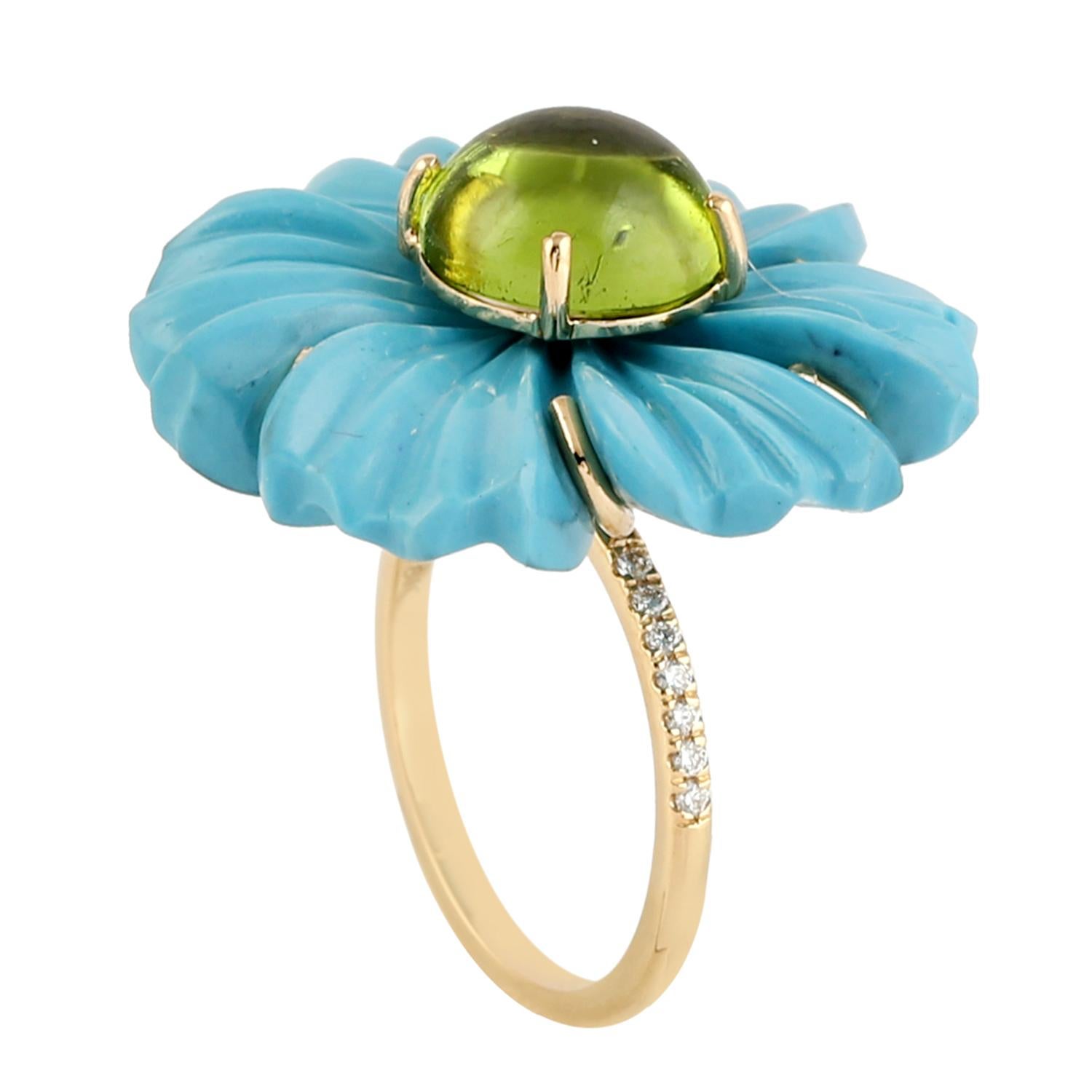 Artisan Carved Turquoise Flower Ring With Peridot Made In 18k Yellow Gold For Sale