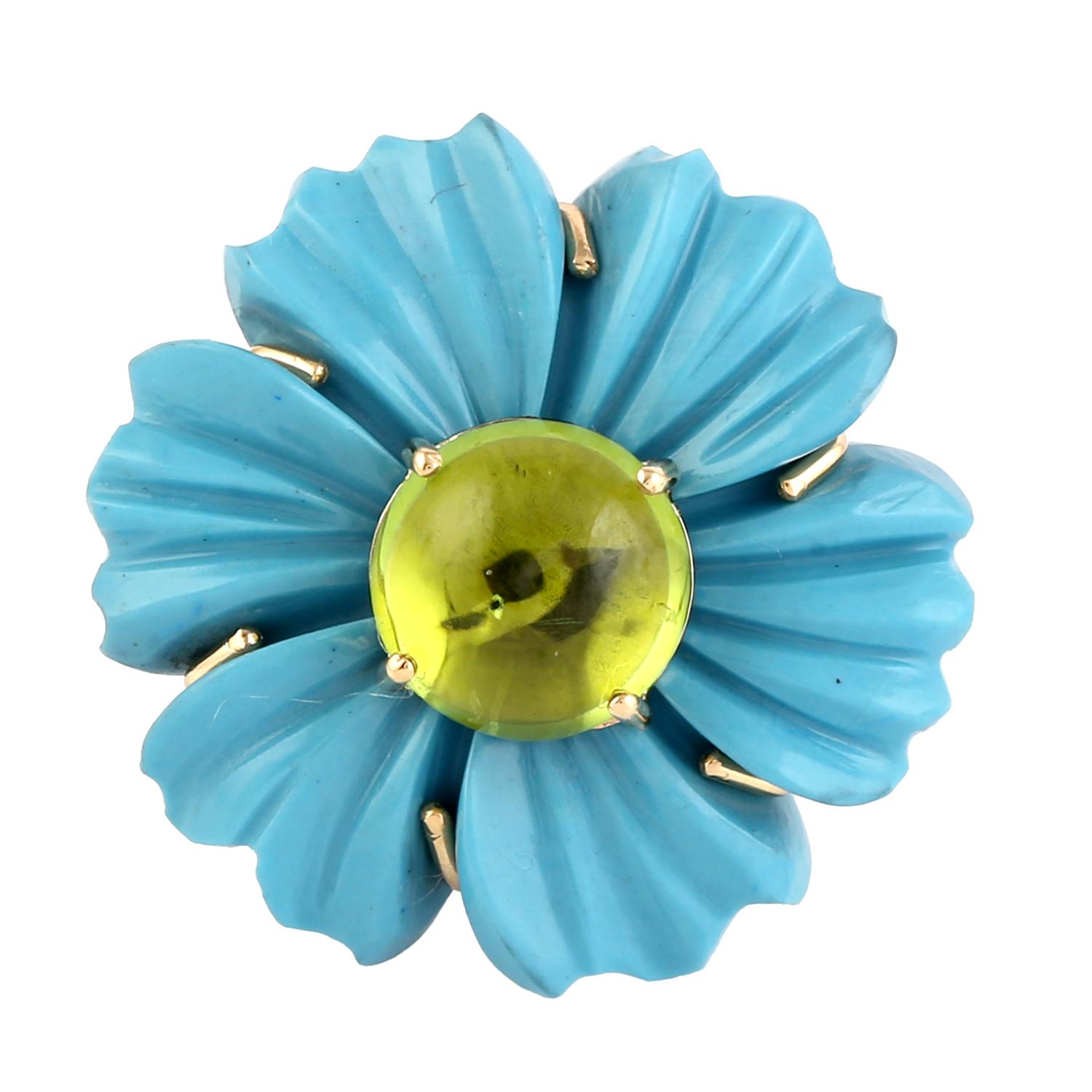 Mixed Cut Carved Turquoise Flower Ring With Peridot Made In 18k Yellow Gold For Sale