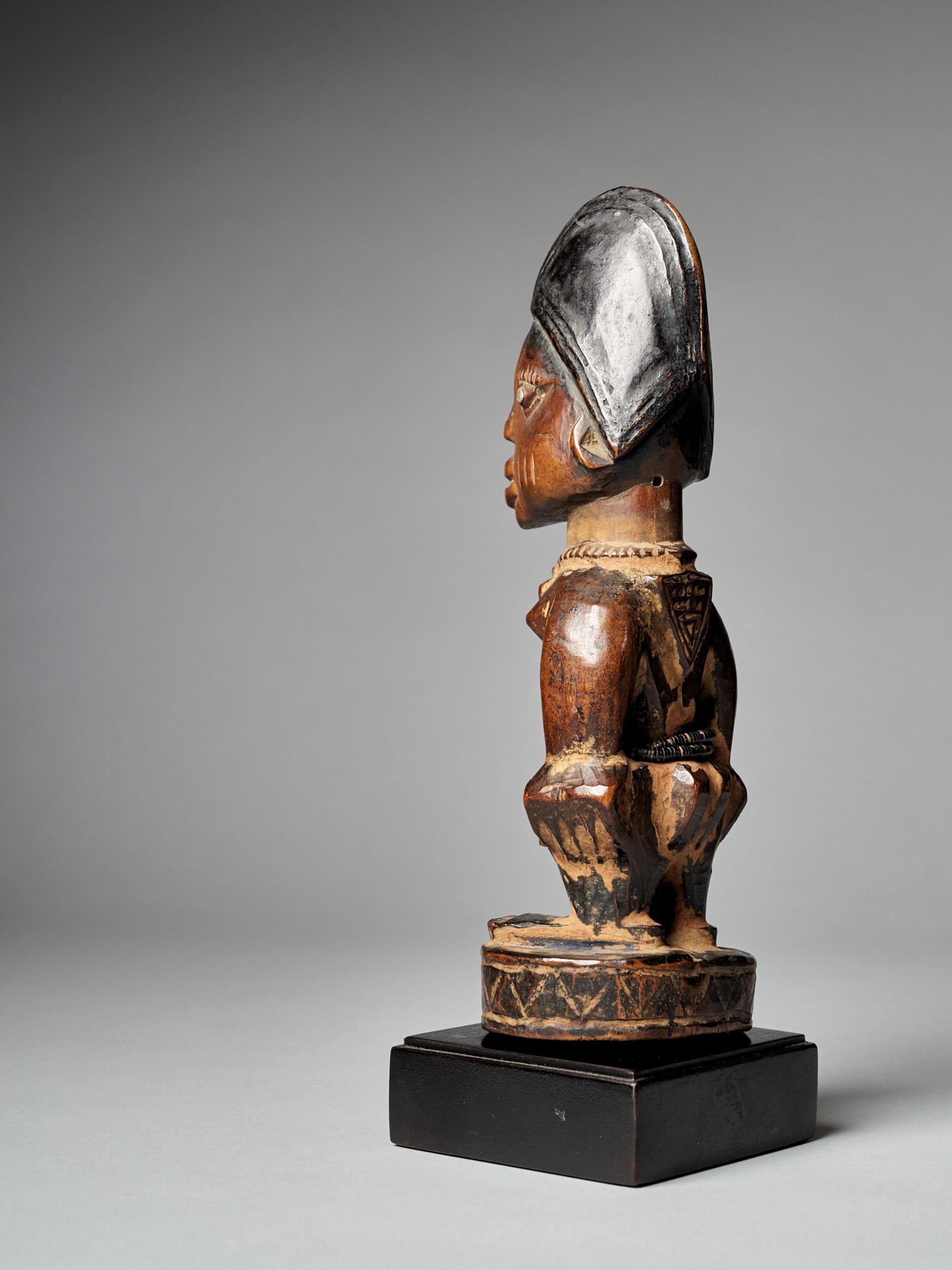 Carved Twin figure Ibeji Yoruba People, Nigeria For Sale 2