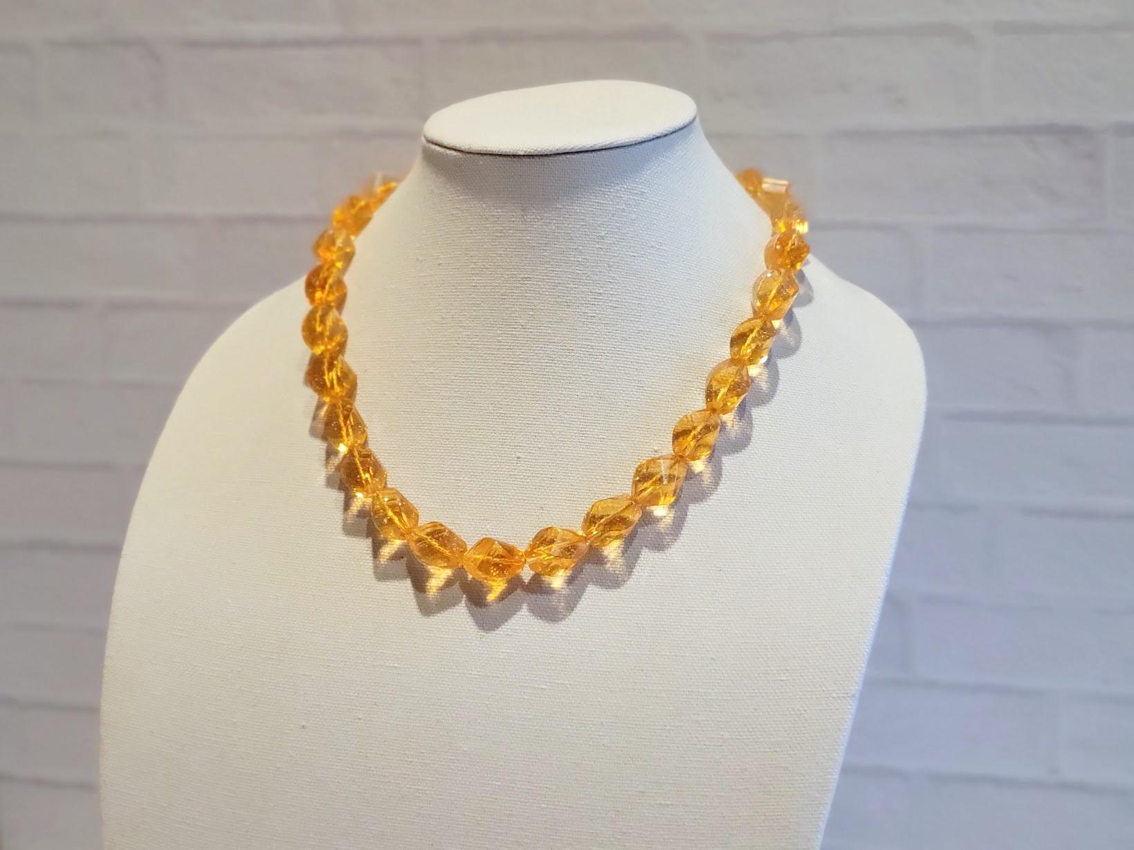 Collana con Citrino intagliato In condizioni ottime in vendita a Chesterland, OH