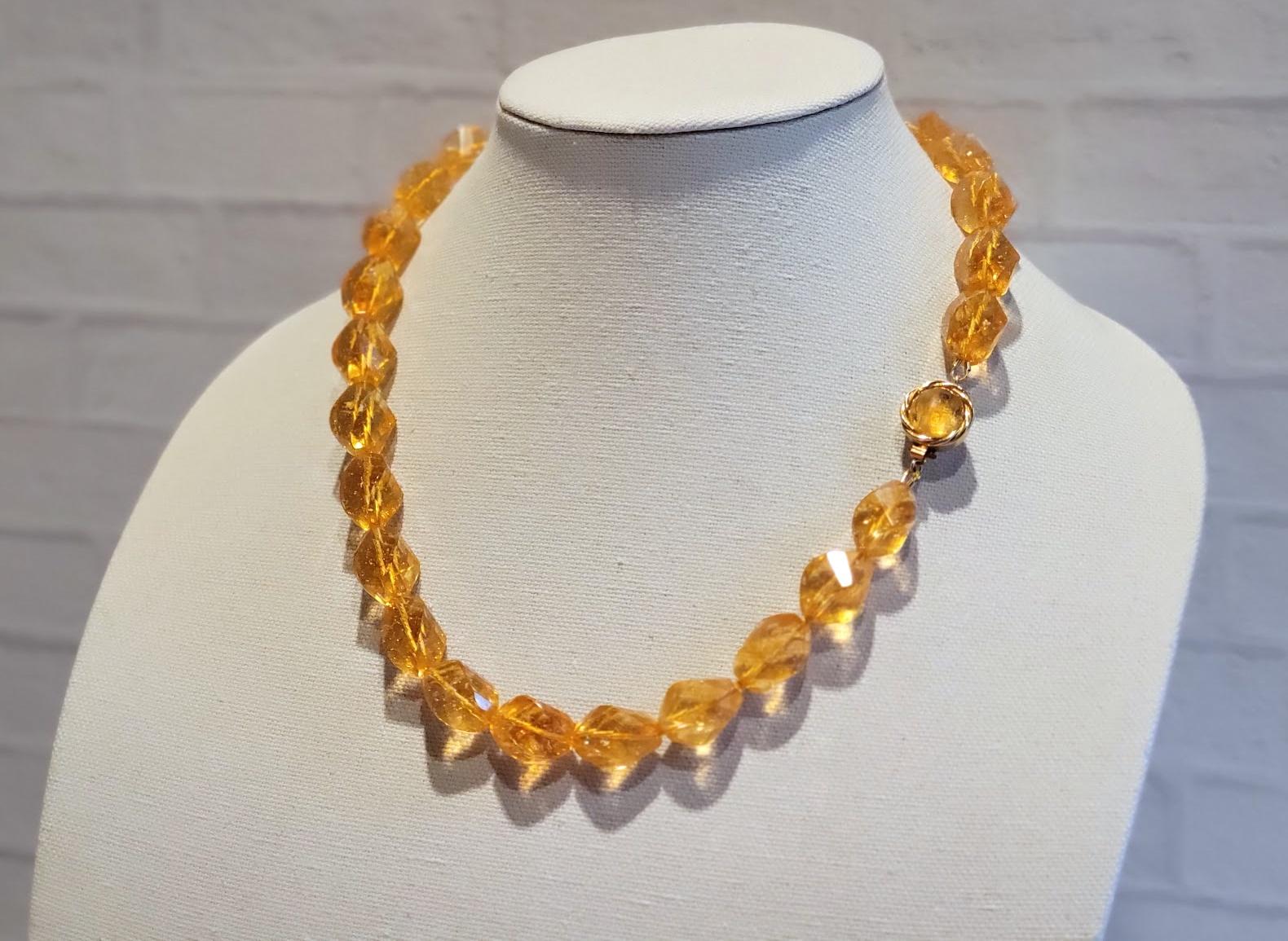 Collana con Citrino intagliato in vendita 2