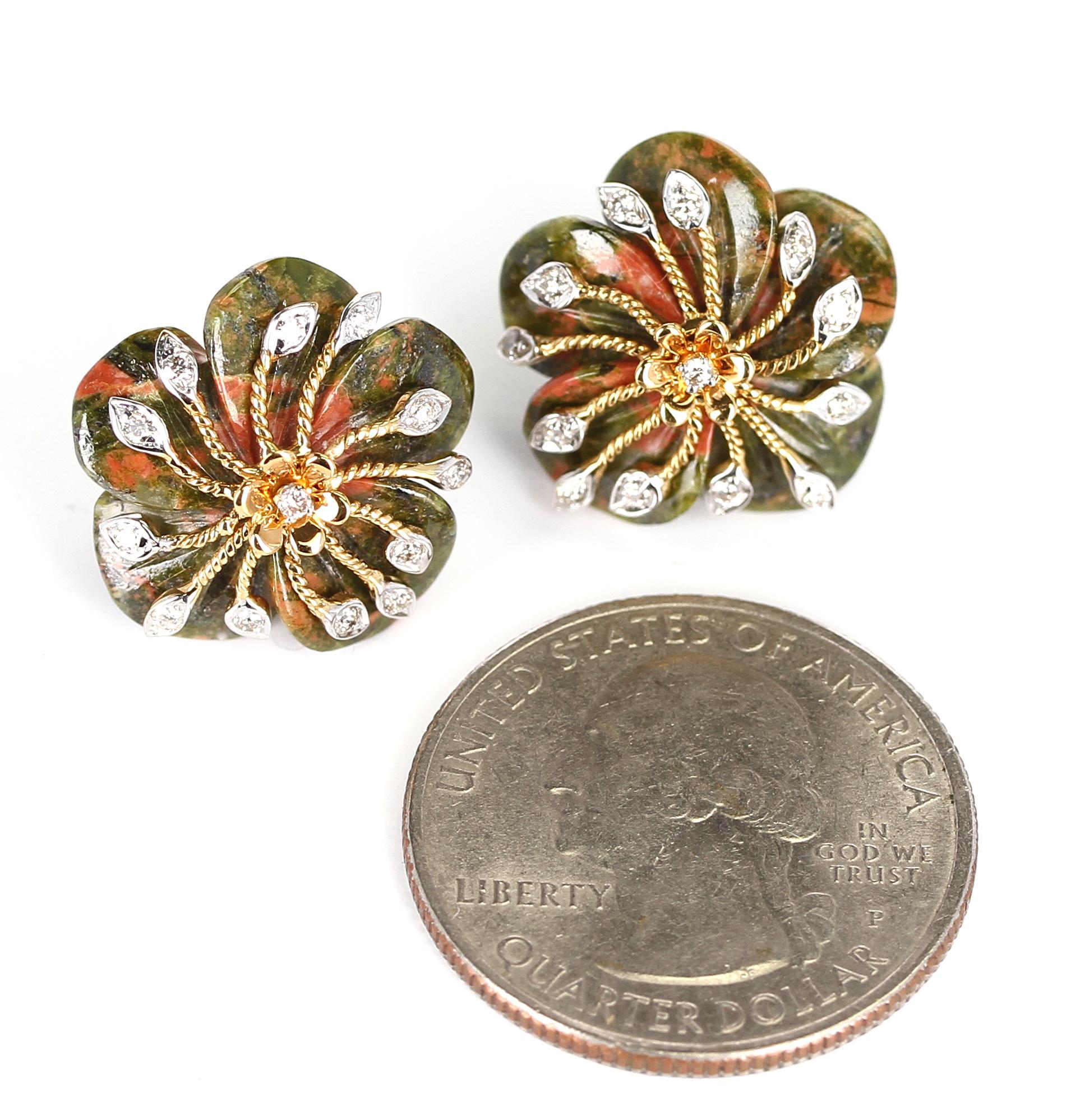 Boucles d'oreilles Unakite sculptées en or 14 carats, vert et orange, avec diamants en vente 1