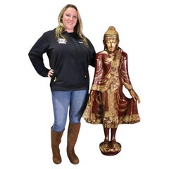 Statua tibetana o tailandese d'epoca intagliata, policromata e in legno dorato di Mandalay