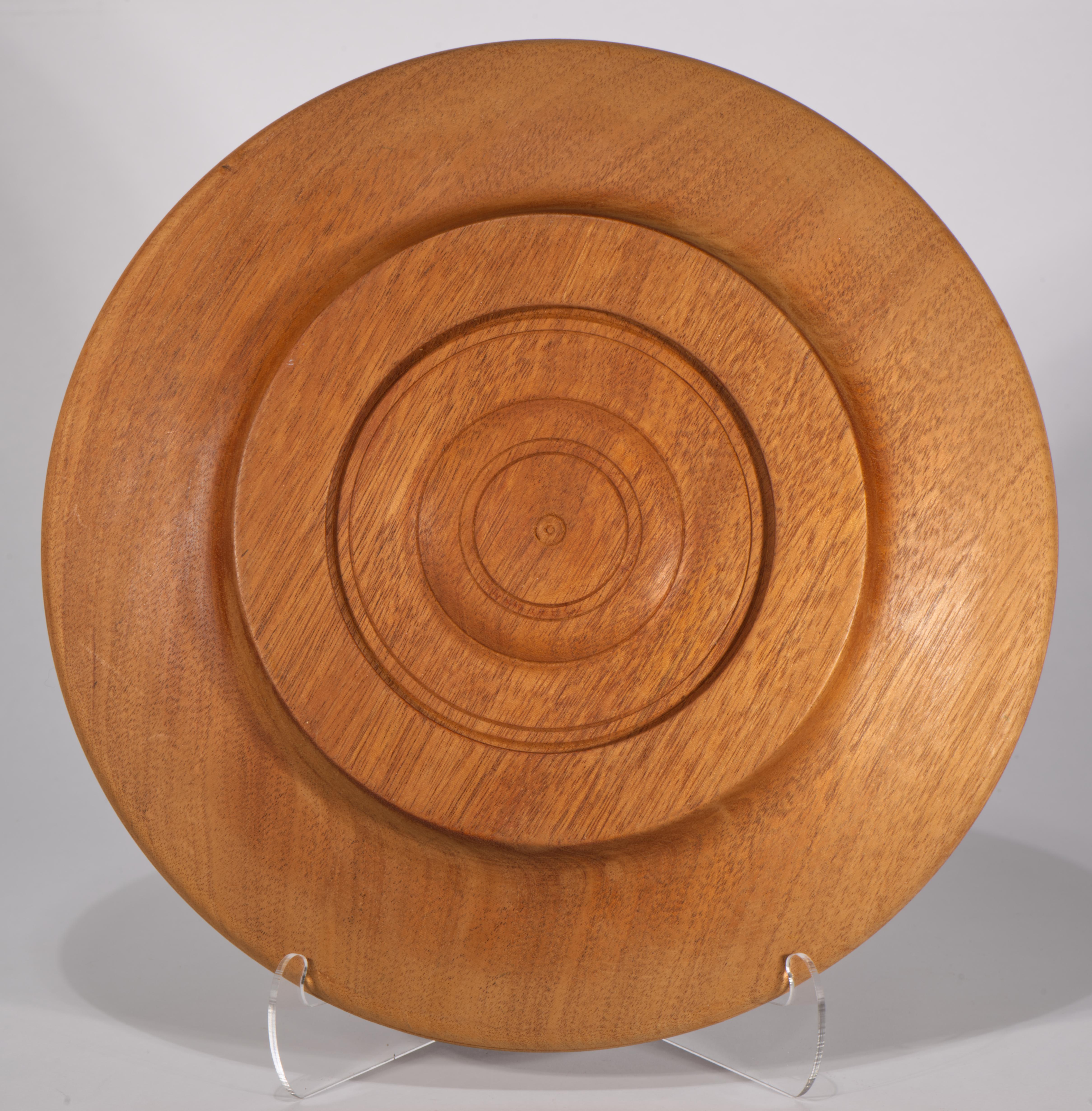 Plateau à gradins en noyer sculpté et marbre vert, American Studio Craftsman Bon état - En vente à Clifton Springs, NY