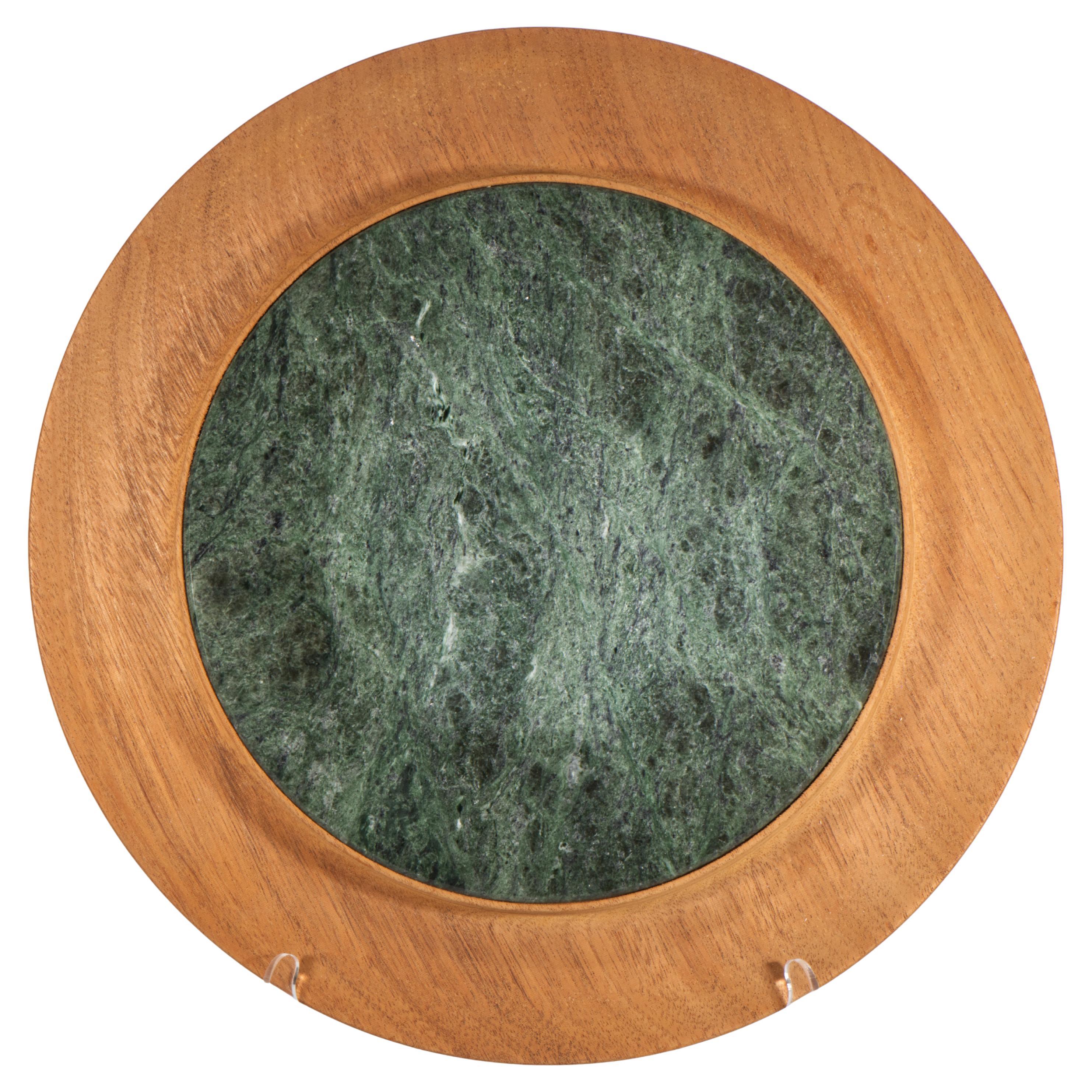 Plateau à gradins en noyer sculpté et marbre vert, American Studio Craftsman en vente