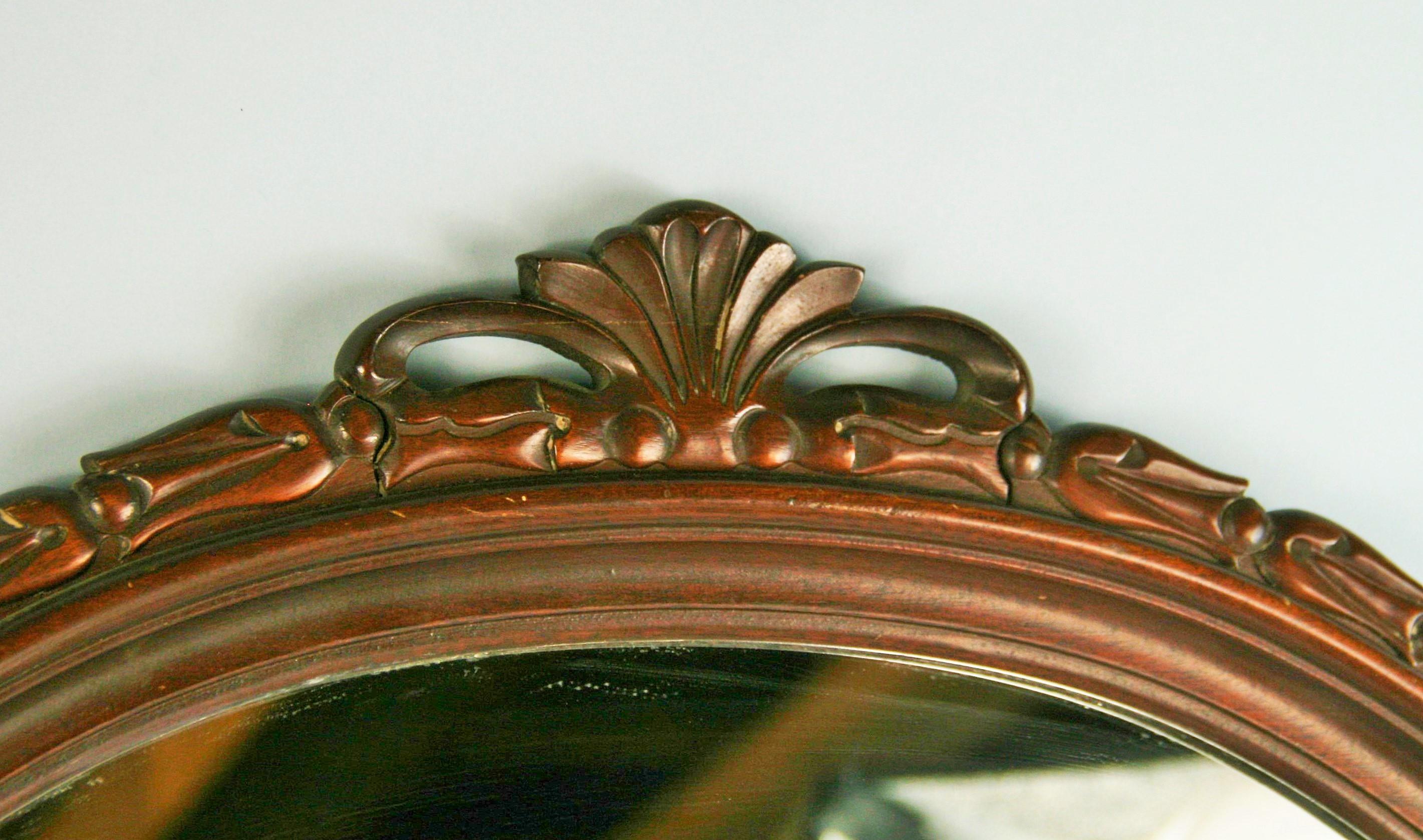 Carved Walnut Arch Top Mirror In Good Condition For Sale In Douglas Manor, NY
