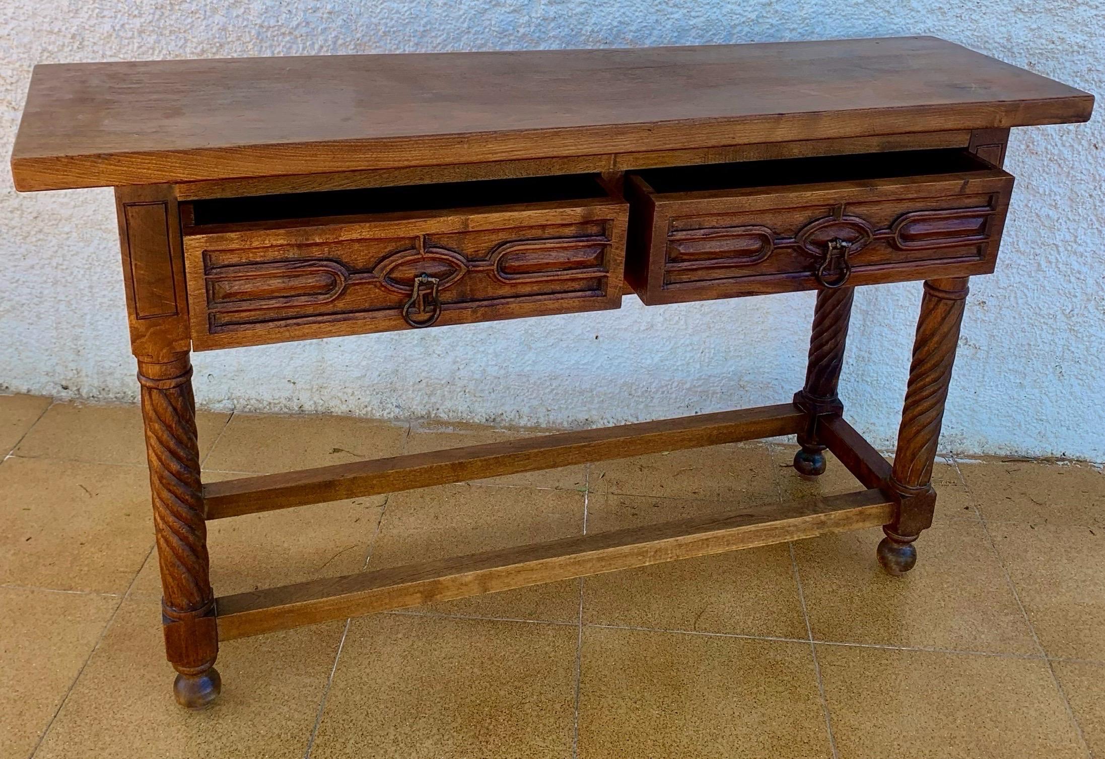 Carved Walnut Console Table With Solomonic Legs And Two Drawers, 1920s (Neorenaissance) im Angebot