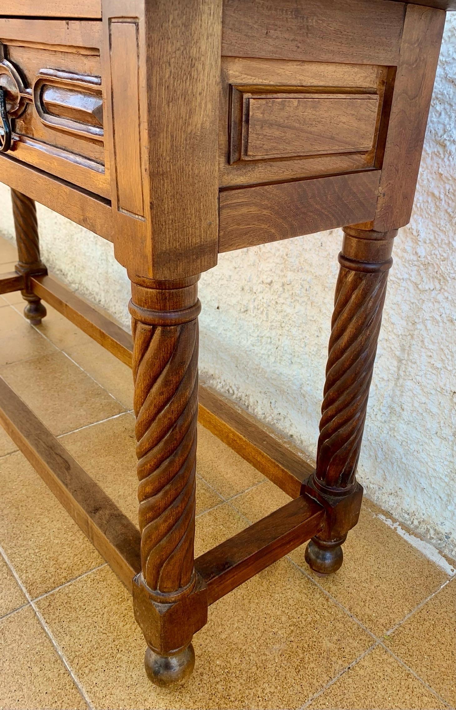 Carved Walnut Console Table With Solomonic Legs And Two Drawers, 1920s im Angebot 1