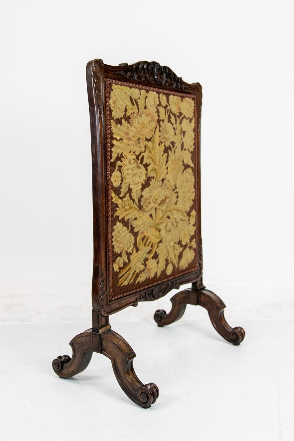 Carved Walnut English Foliate Needlepoint Firescreen In Good Condition For Sale In Wilson, NC
