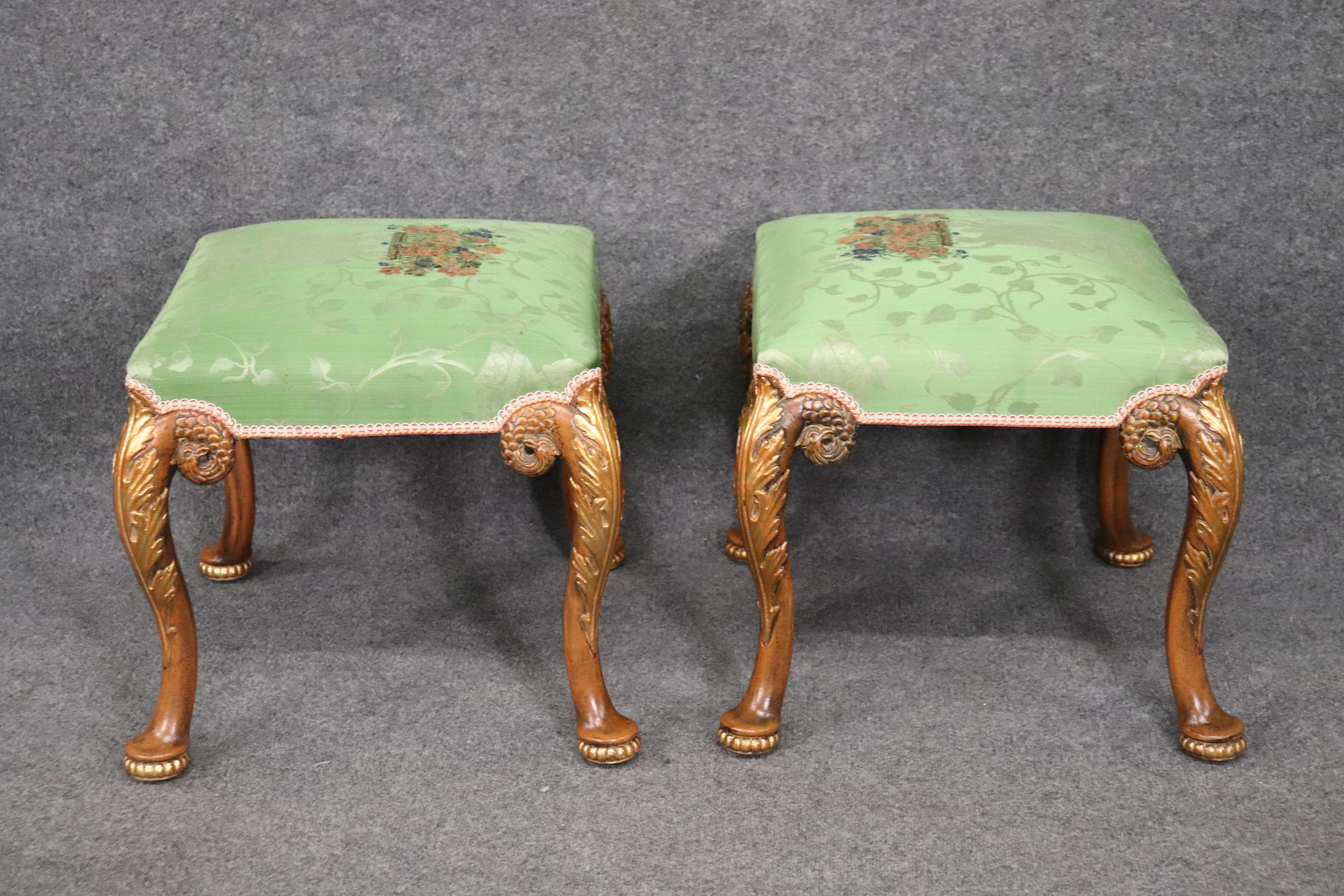 Carved Walnut Georgian Style Pair of Foot Stools Benches, Circa 1920 In Good Condition In Swedesboro, NJ
