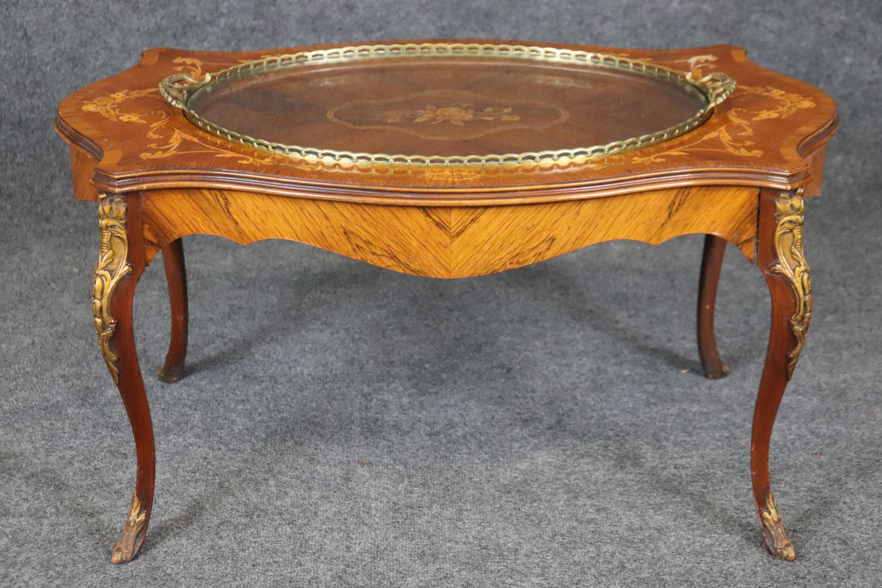 Carved Walnut Inlaid French Serving Tray Louis XV Style Coffee Cocktail Table In Good Condition In Swedesboro, NJ