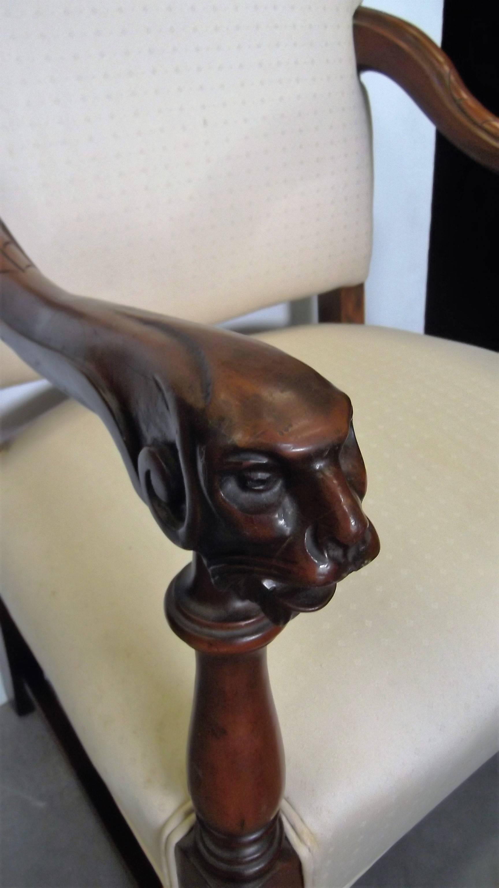 Carved Walnut Lolling Throne Chair In Excellent Condition In Lambertville, NJ