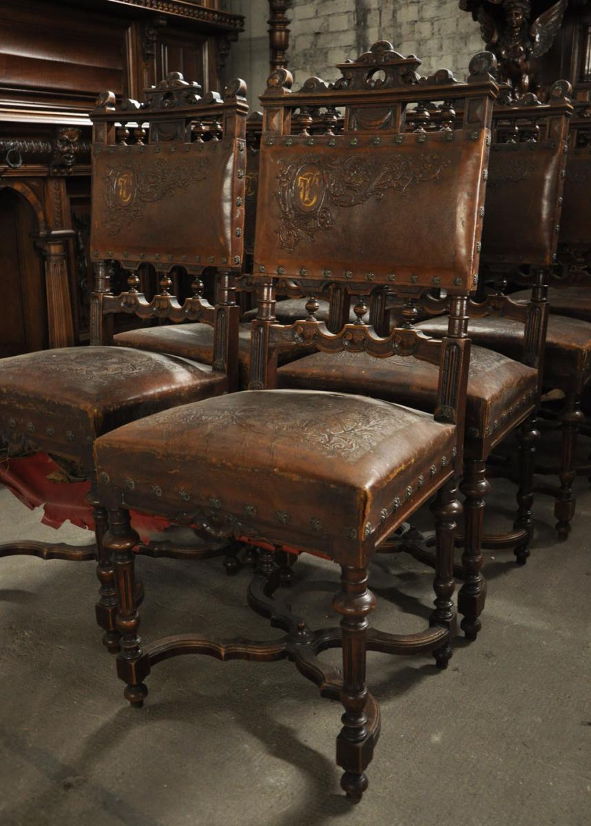 Carved Walnut Neo-Renaissance Dining Room Furniture In Good Condition For Sale In SAINT-OUEN-SUR-SEINE, FR
