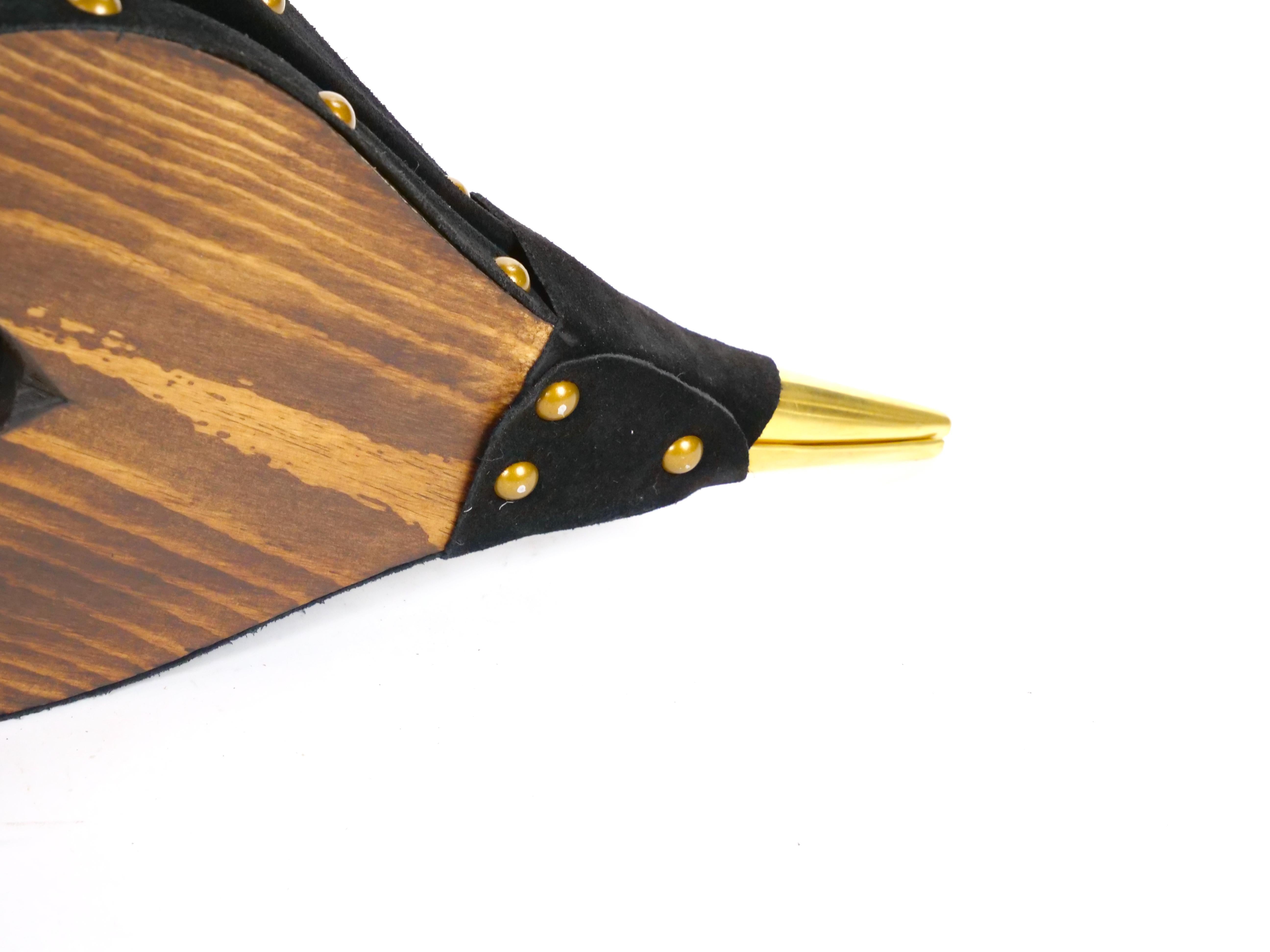 Geschnitzte nordamerikanische Kamin Bellows aus Eisen und Leder aus Nussbaumholz (20. Jahrhundert) im Angebot