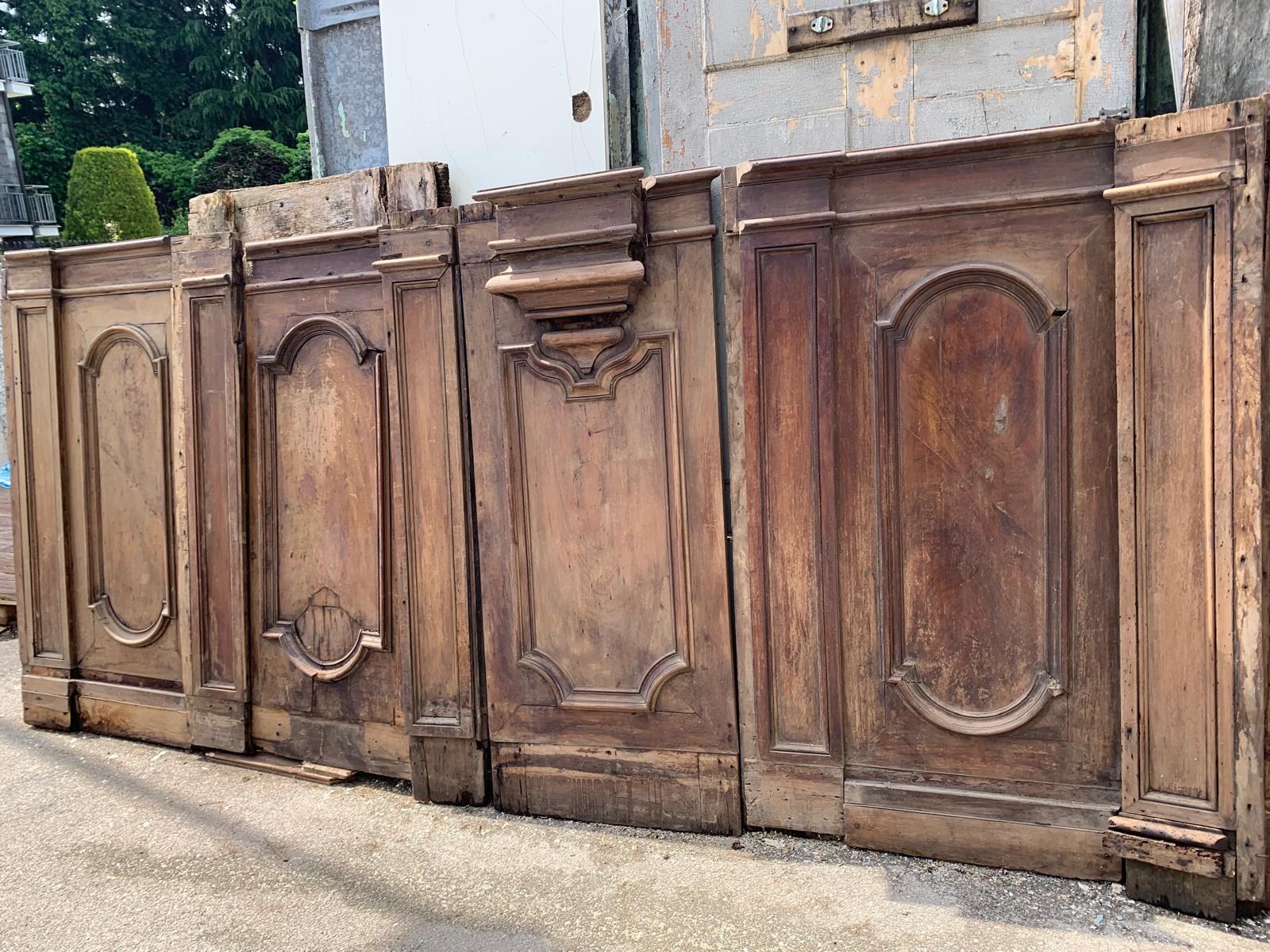Carved walnut panel boiserie, Italy In Good Condition For Sale In Cuneo, Italy (CN)