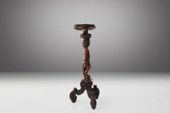 Mesa de Pedestal de Nogal Tallado con Putto, Francia Década de 1850