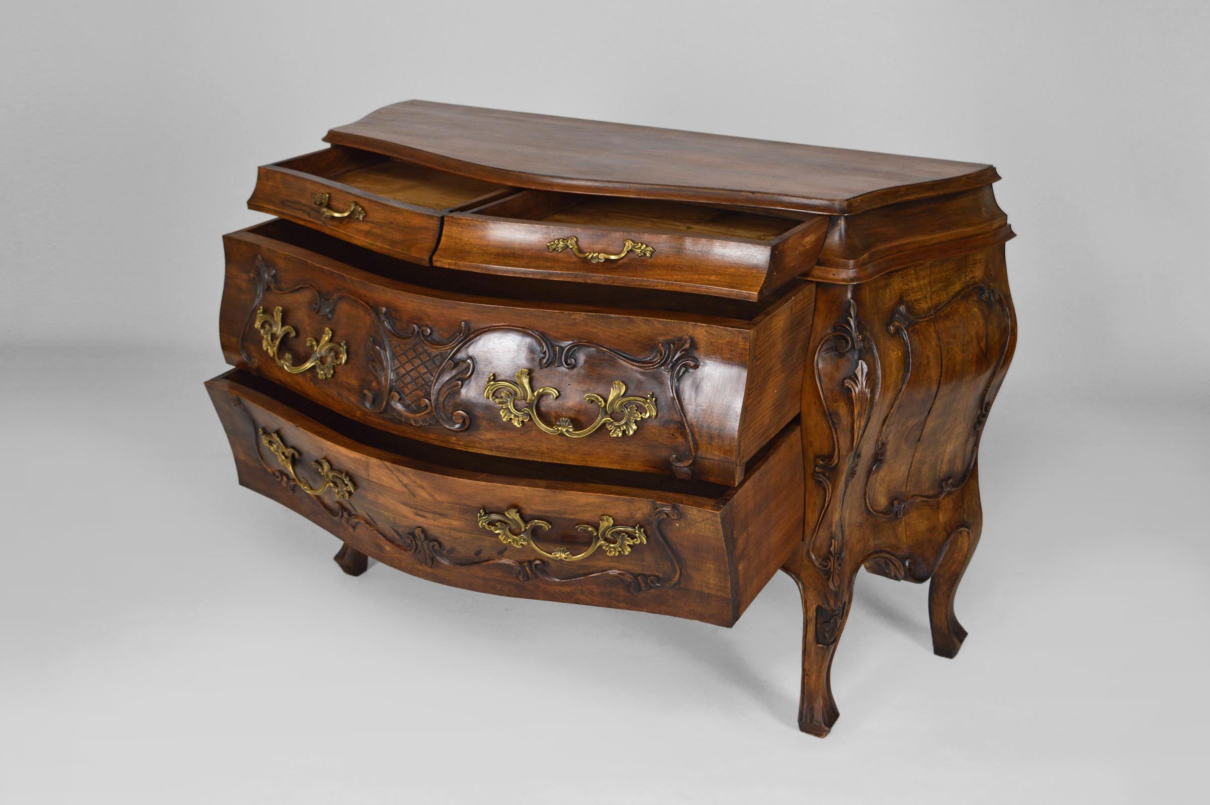 Carved Walnut Rococo / Louis XV Style 4-Drawer Commode, 20th Century For Sale 7