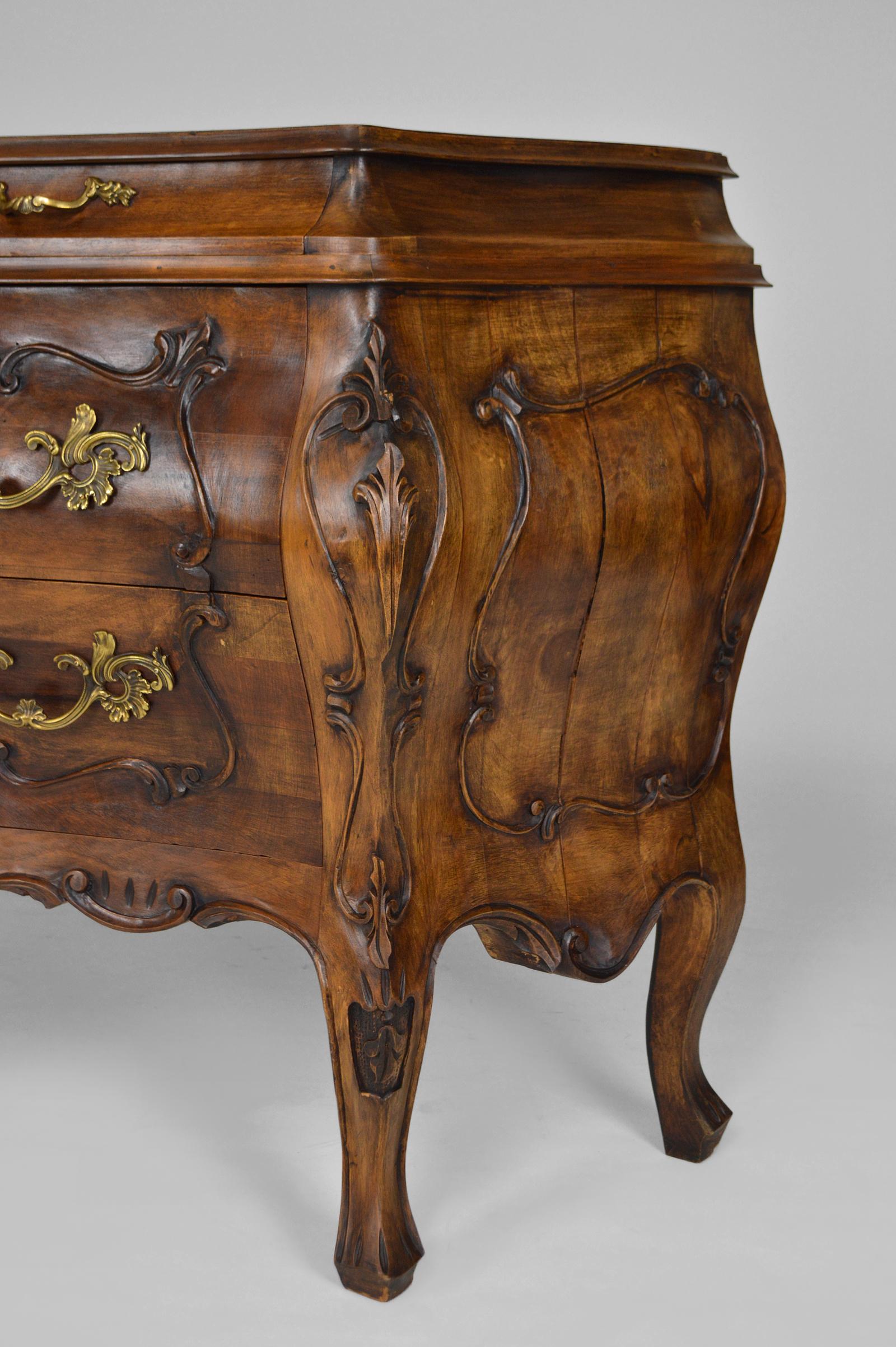 Wood Carved Walnut Rococo / Louis XV Style 4-Drawer Commode, 20th Century For Sale