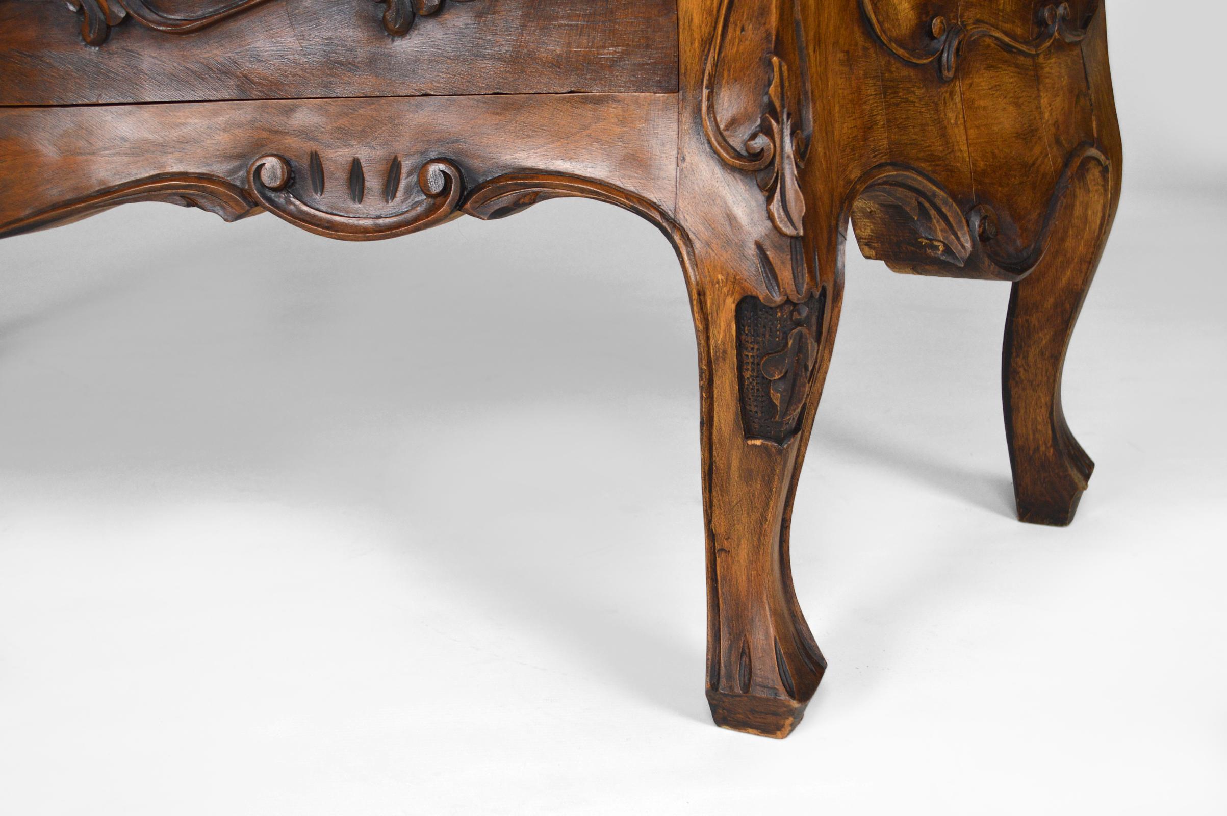 Carved Walnut Rococo / Louis XV Style 4-Drawer Commode, 20th Century For Sale 3