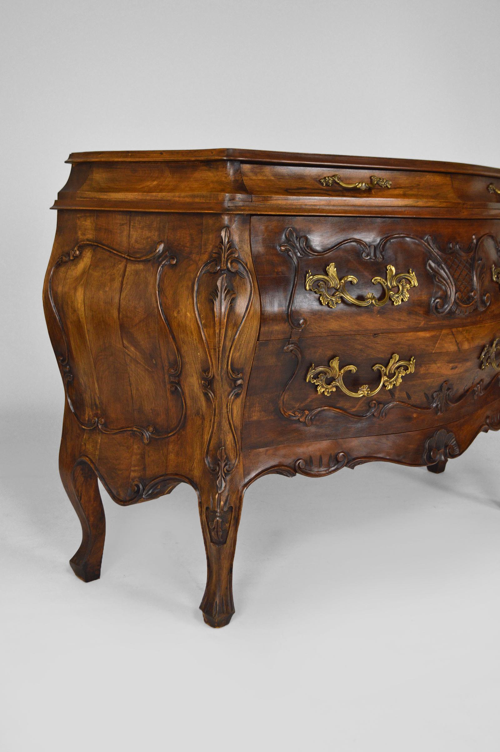 Carved Walnut Rococo / Louis XV Style 4-Drawer Commode, 20th Century For Sale 4