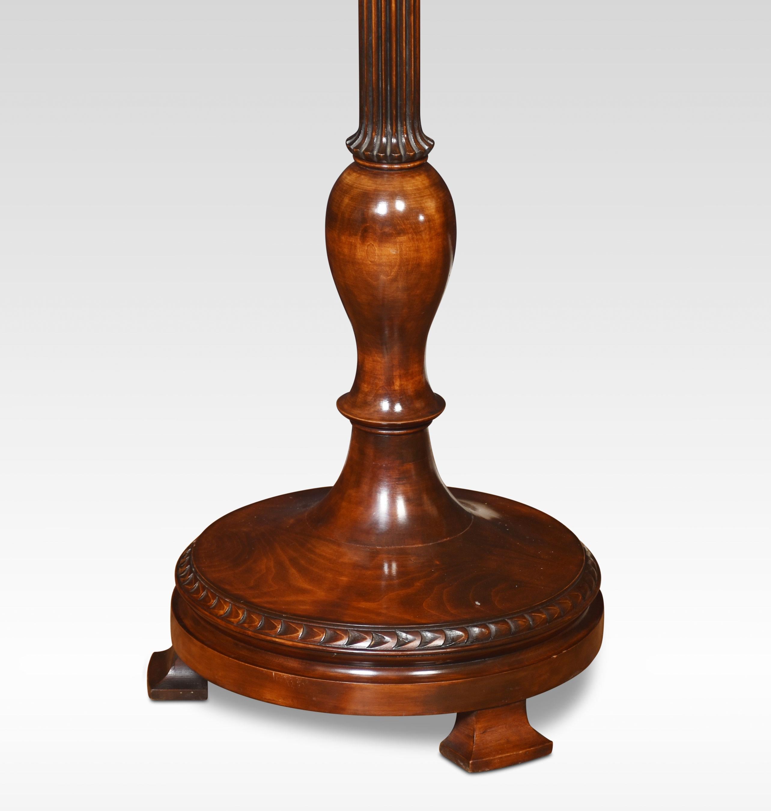 Walnut standard lamp, the tapered column carved with acanthus and reeded decoration. All raised up on a circular base. The lampshade is not included.
Dimensions:
Height 62.5 Inches
Width 14 Inches
Depth 14 Inches.