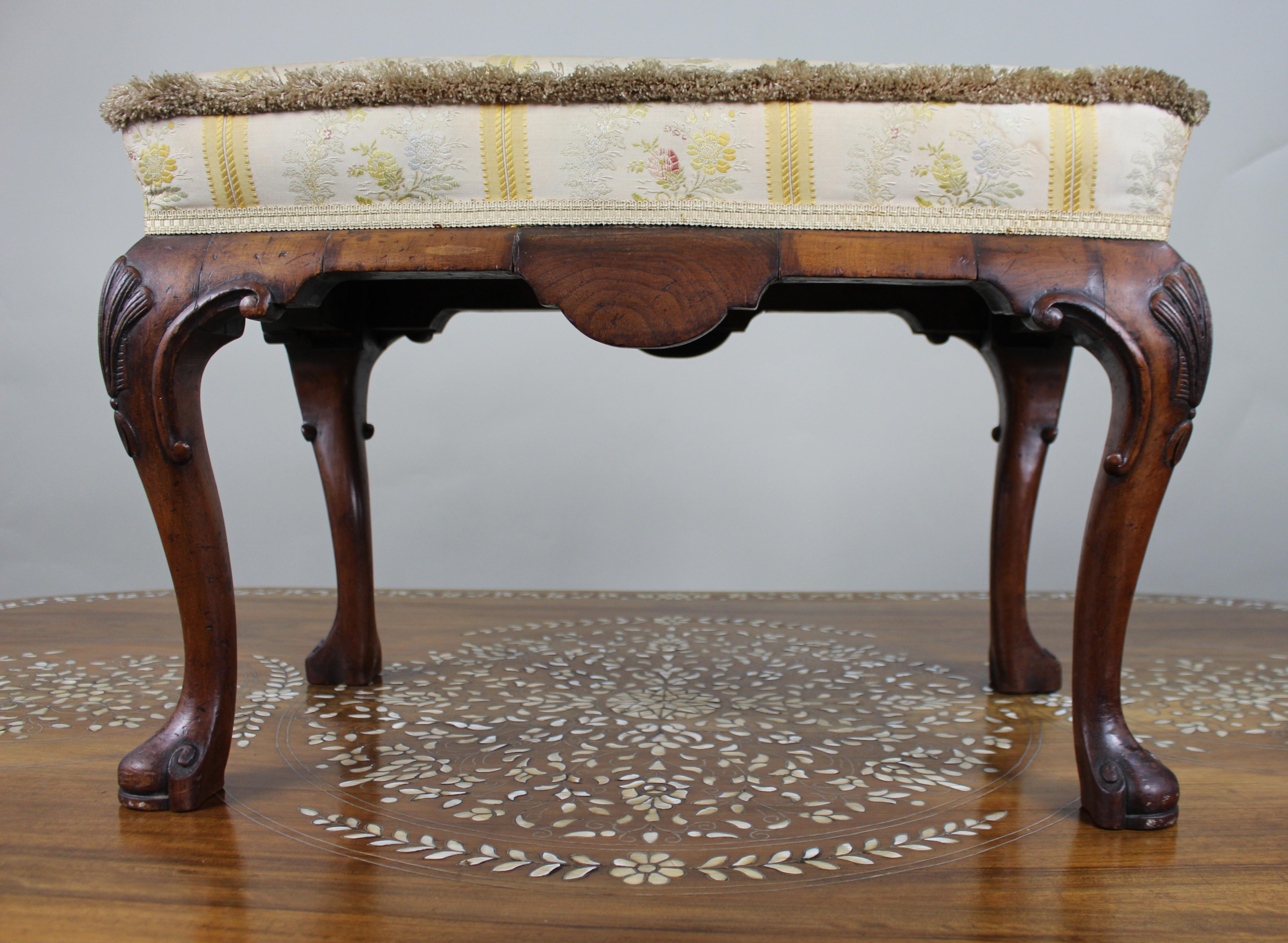 Carved Walnut Upholstered Footstool c.1930 im Zustand „Relativ gut“ im Angebot in Worcester, GB