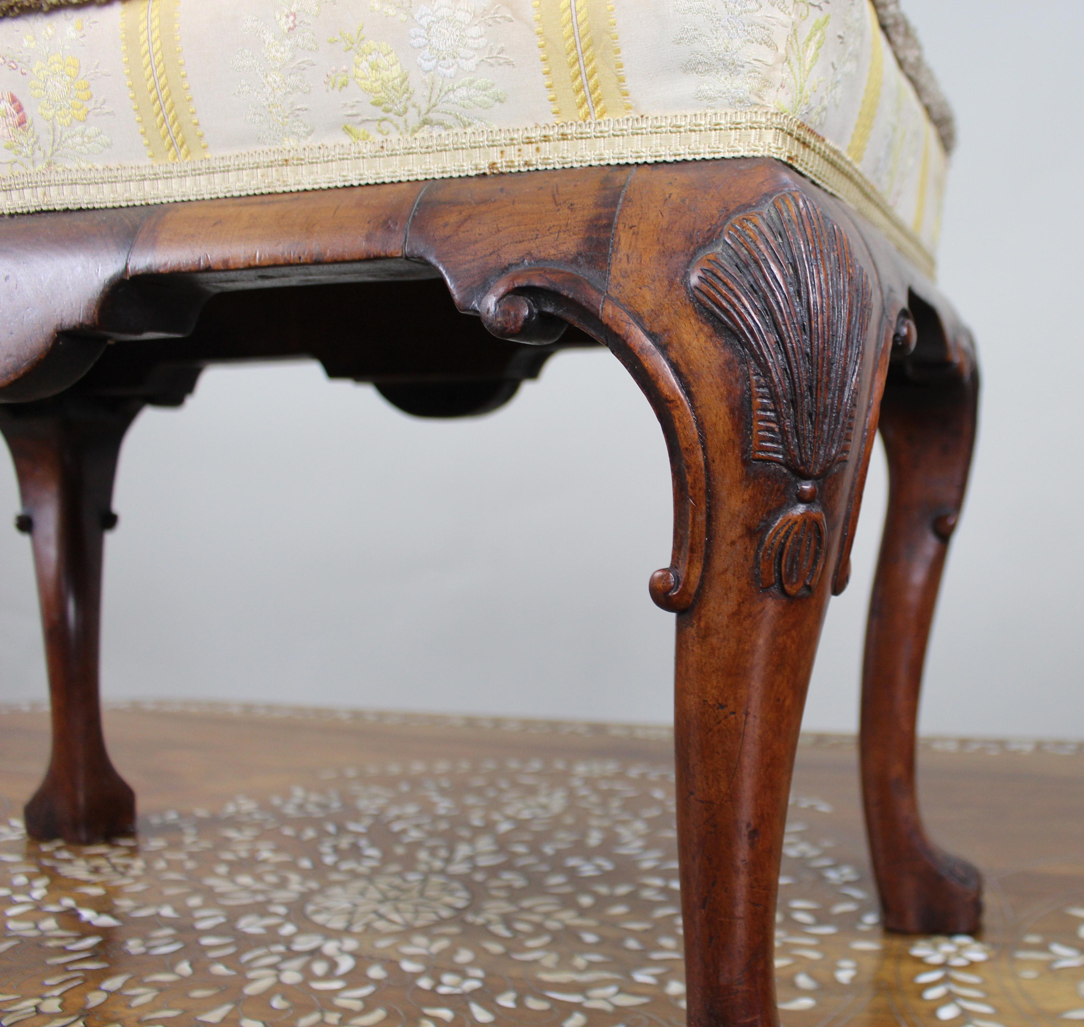 Carved Walnut Upholstered Footstool c.1930 (Walnuss) im Angebot
