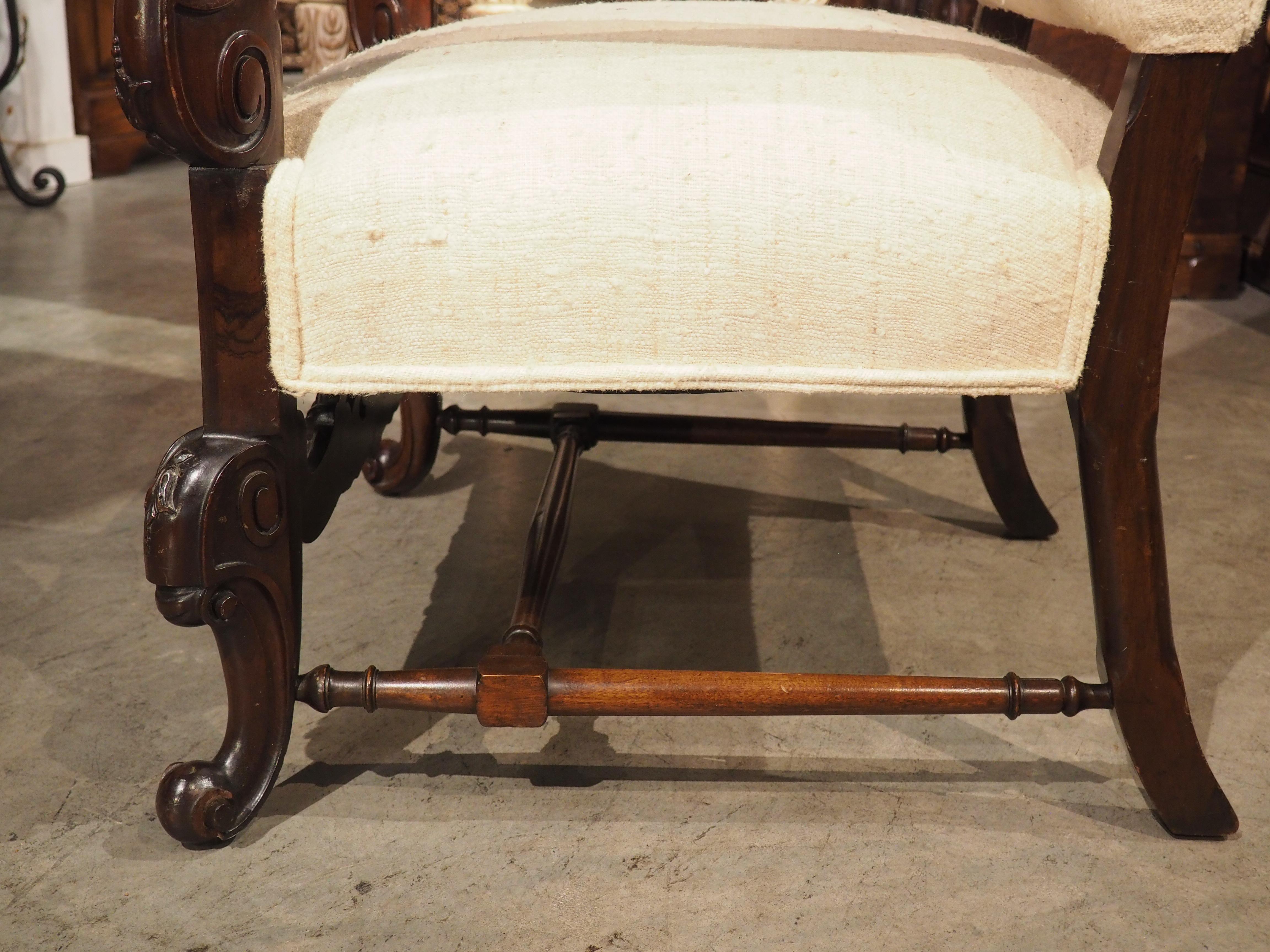 Sessel aus geschnitztem Nussbaumholz im Barockstil mit Rohseide-Polsterung, Mitte der 1900er Jahre im Angebot 10