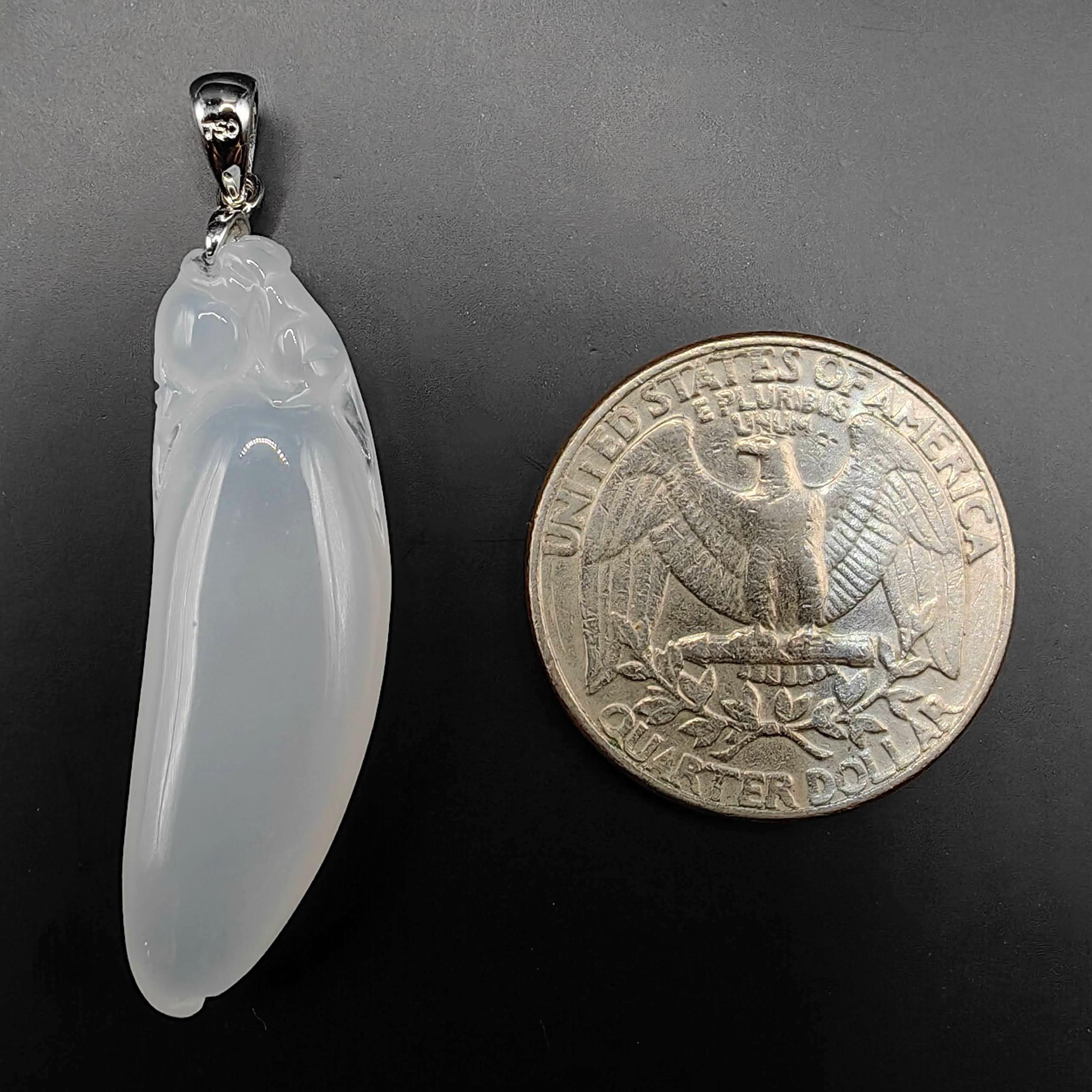 Zertifizierter geschnitzter weißer burmesischer Jadeit Jade Lucky Bean Anhänger aus 18 Karat Weißgold im Angebot 2