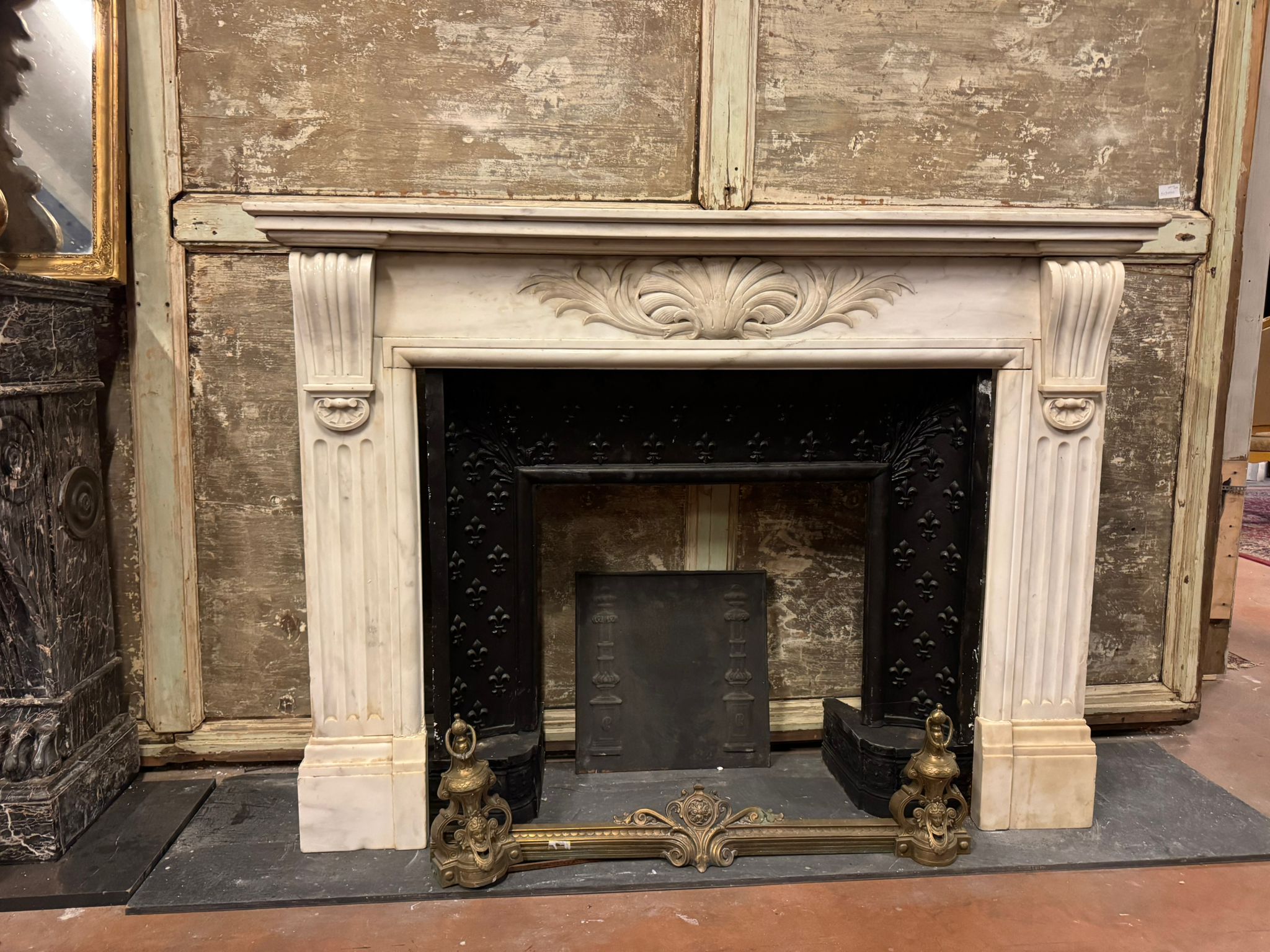 Manto de chimenea de mármol blanco de Carrara tallado, Italia