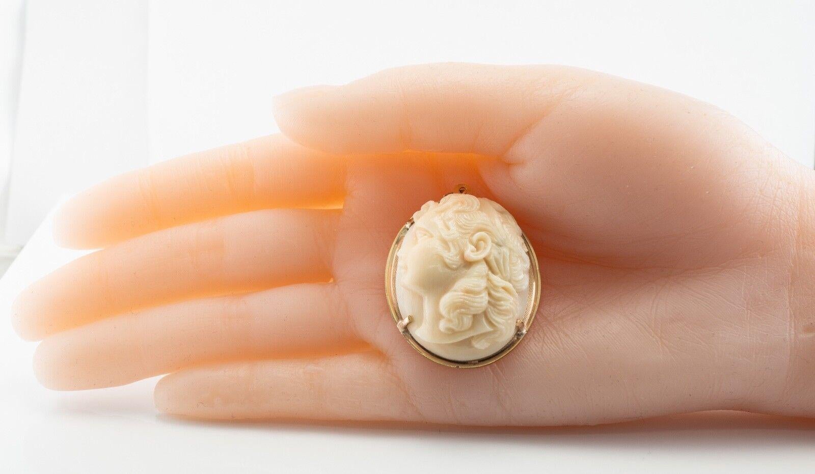 Carved White Coral Cameo Pendant 14K Gold Vintage In Good Condition For Sale In East Brunswick, NJ