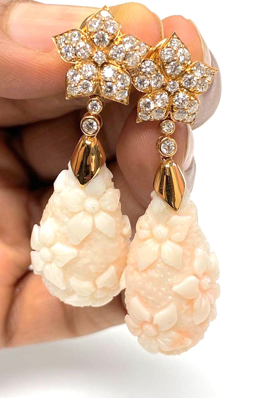 Carved White Coral Drop Earrings with Diamonds in 18k Rose Gold, from 'G-One' Collection

Gemstone Weight: 74.84 Carats

Diamond: G-H / VS, Approx Wt: 1.64 Carats
