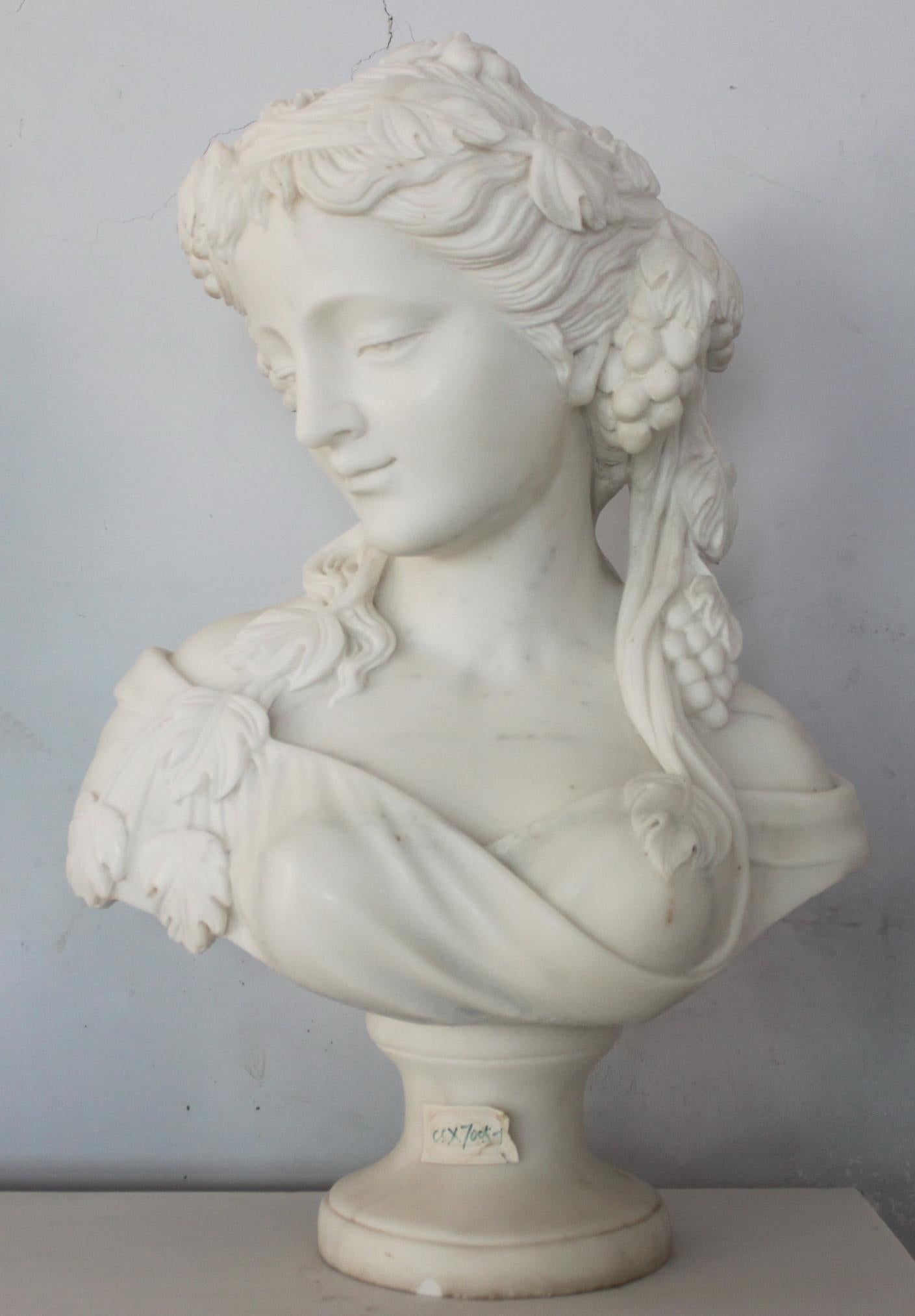 Carved White Marble Bust of Maiden In Good Condition For Sale In Worcester, Worcestershire