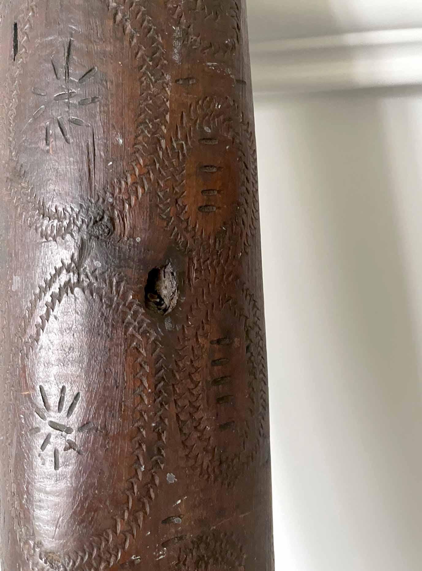 Escudo aborigen de madera tallada, Australia Occidental en venta 2