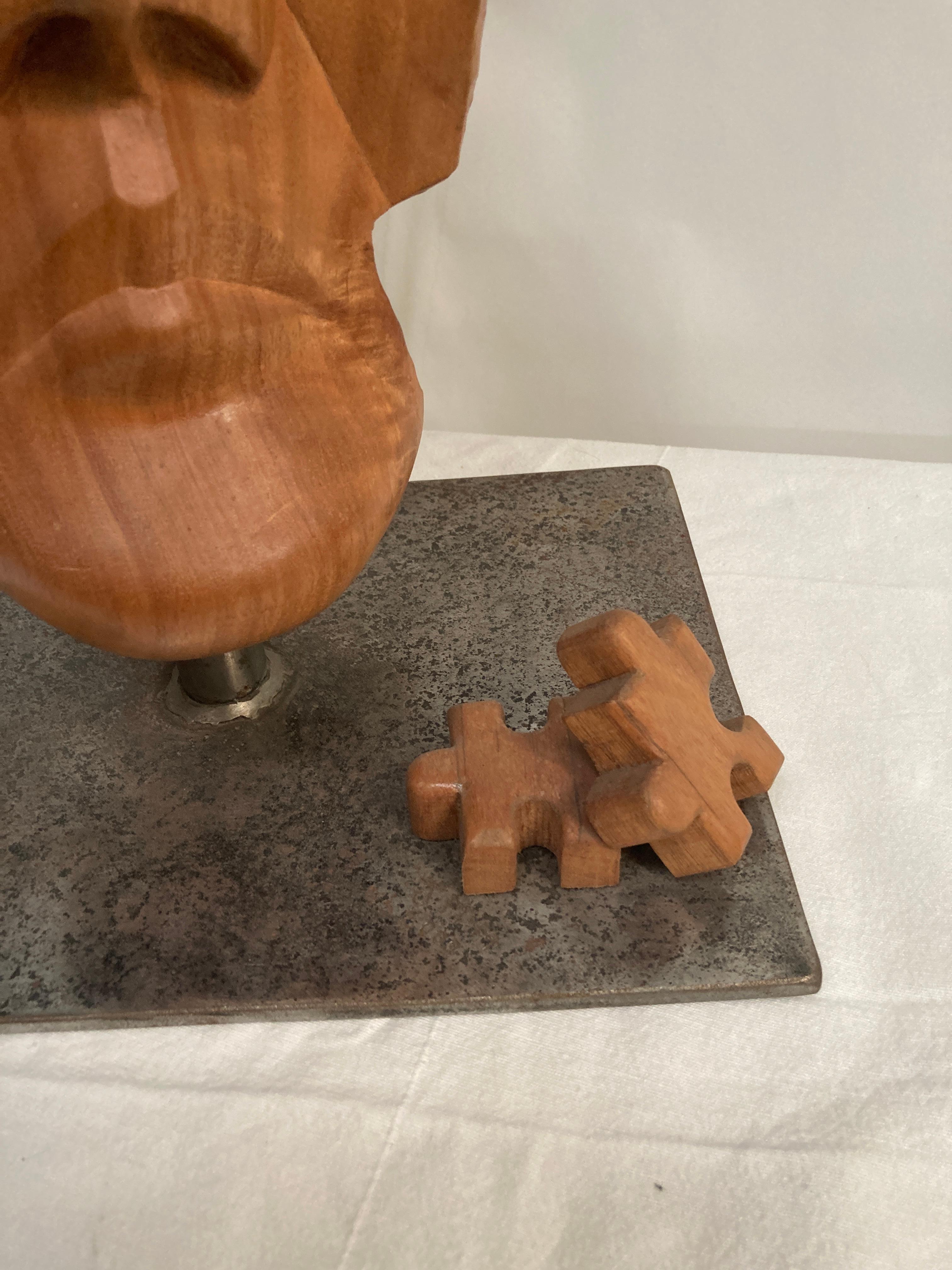 Francese Scultura di testa astratta in legno intagliato in vendita