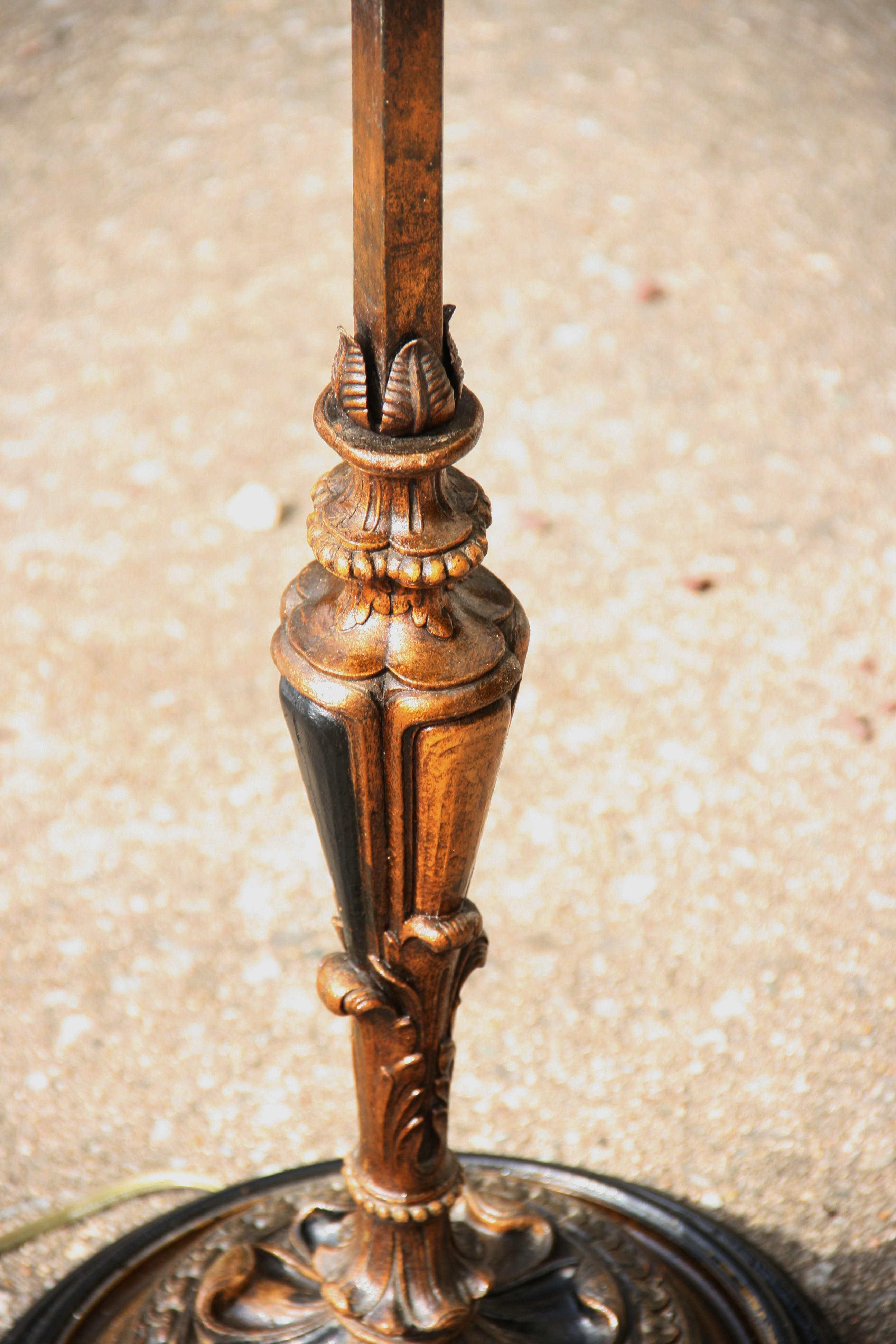 Carved Wood and Brass Floor Lamp, 1940s For Sale 1