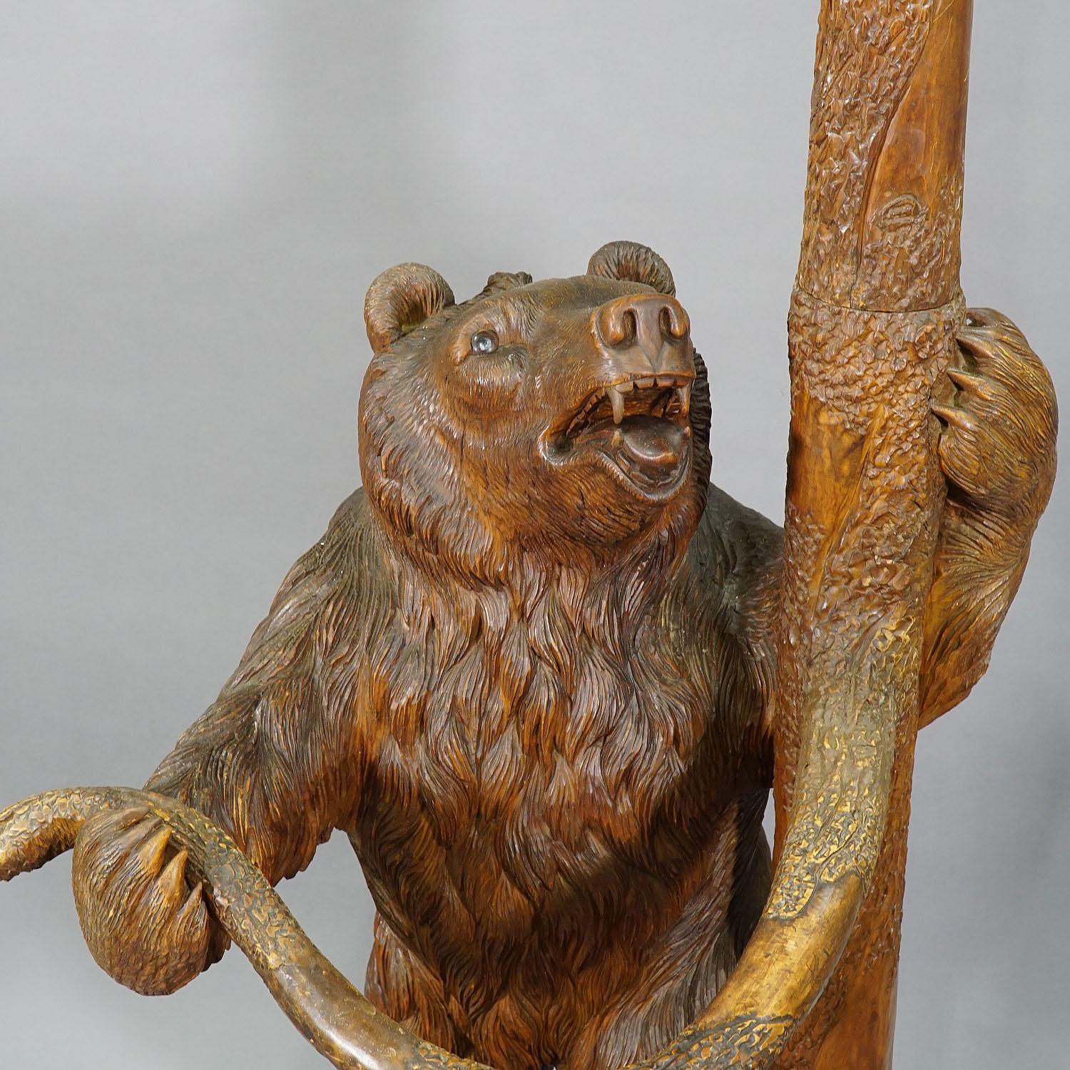 Hand-Carved Carved Wood Bear Hallstand, Swiss Brienz, circa 1900