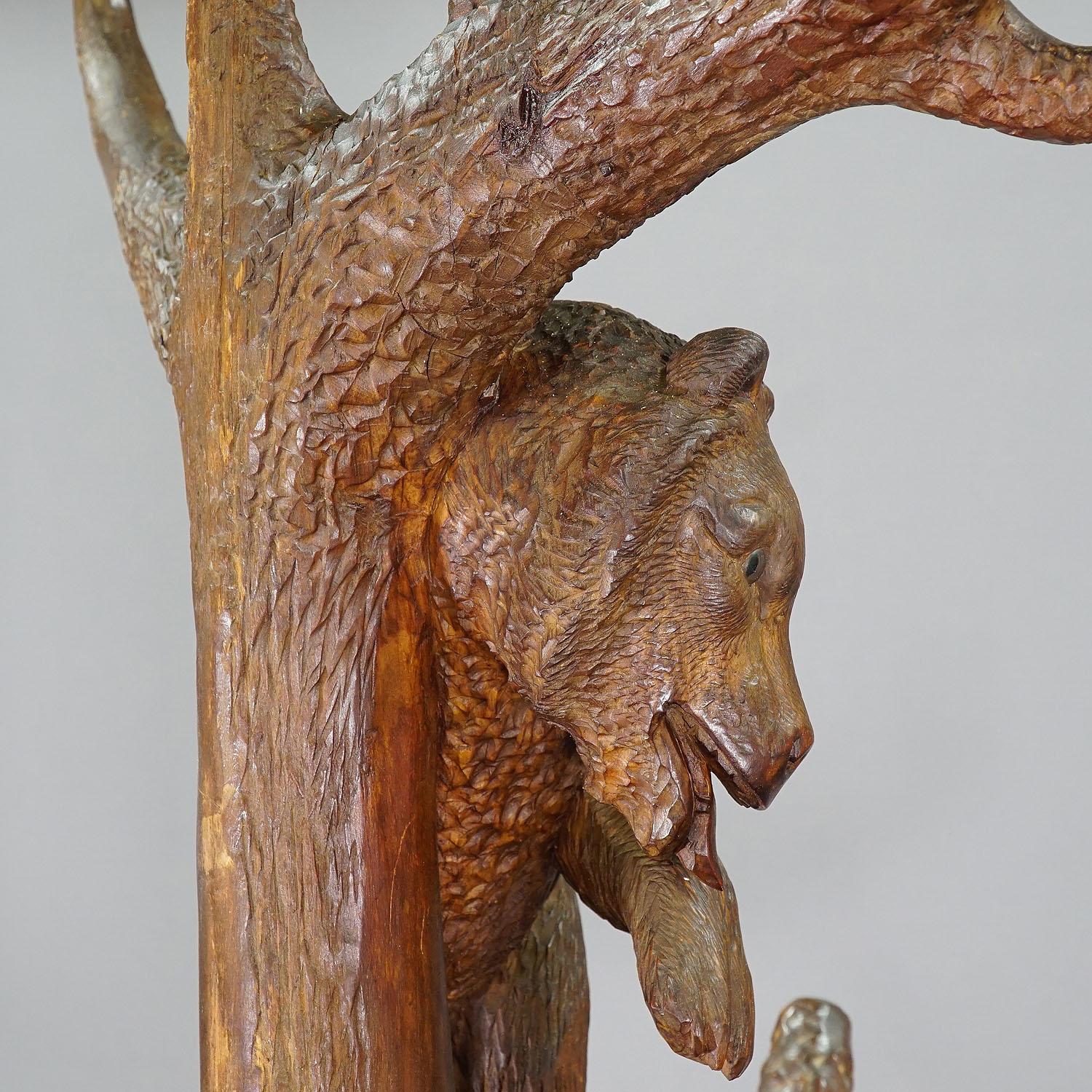 Carved Wood Bear Hallstand, Swiss Brienz, circa 1900 1