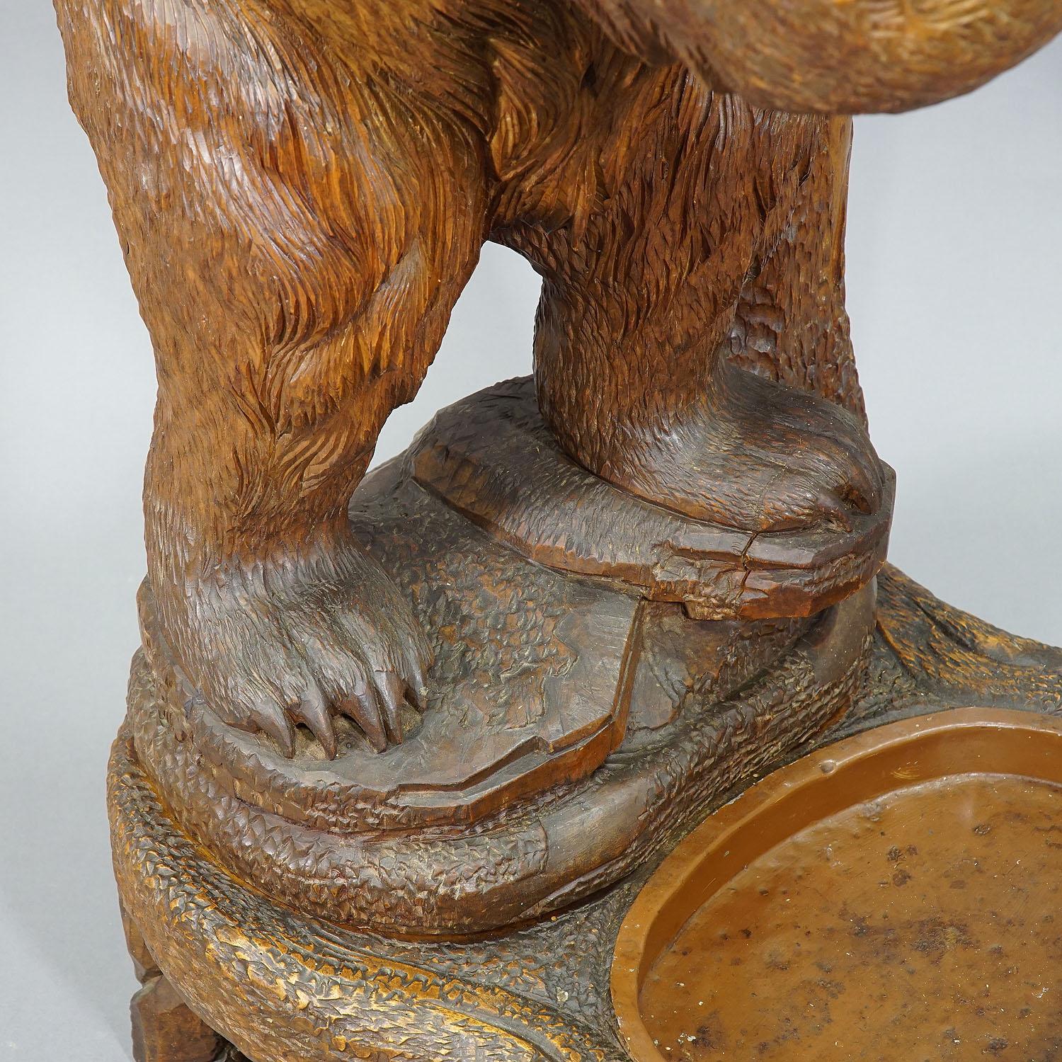 Carved Wood Bear Hallstand, Swiss Brienz, circa 1900 2