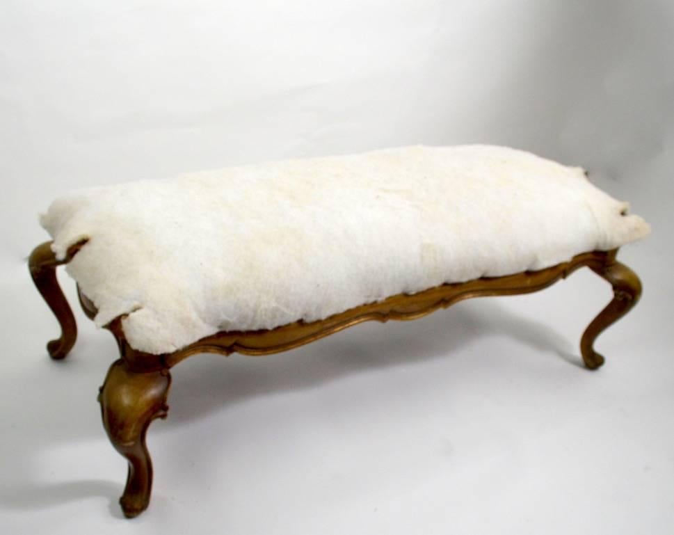 Carved Wood Bench with Cabriole Legs In Fair Condition For Sale In New York, NY