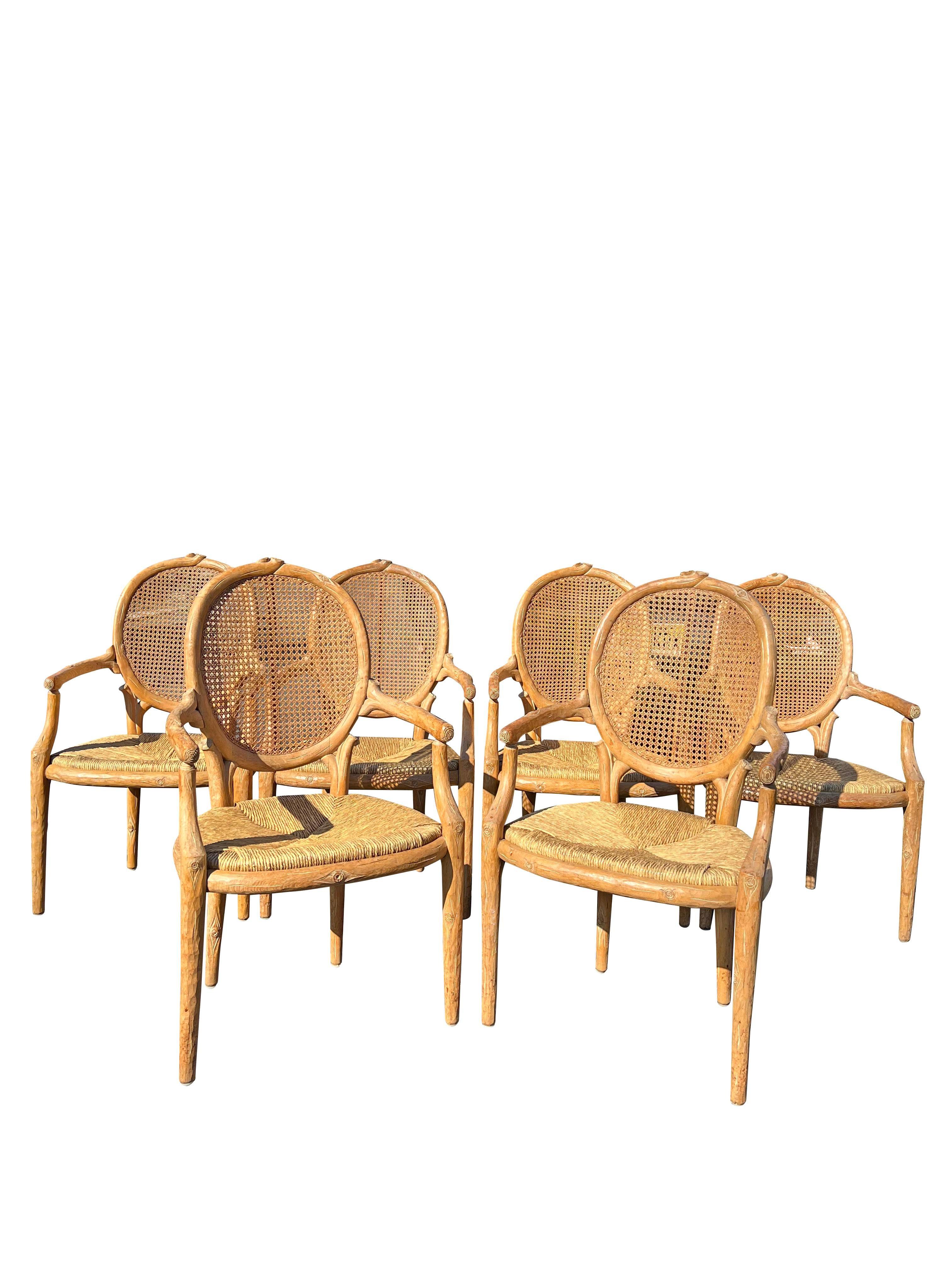 Geschnitzte Bois-Esszimmerstühle aus Holz mit Rohrrückenlehne und Seil aus Korbweide, 6er-Set Sitzmöbeln im Angebot 5