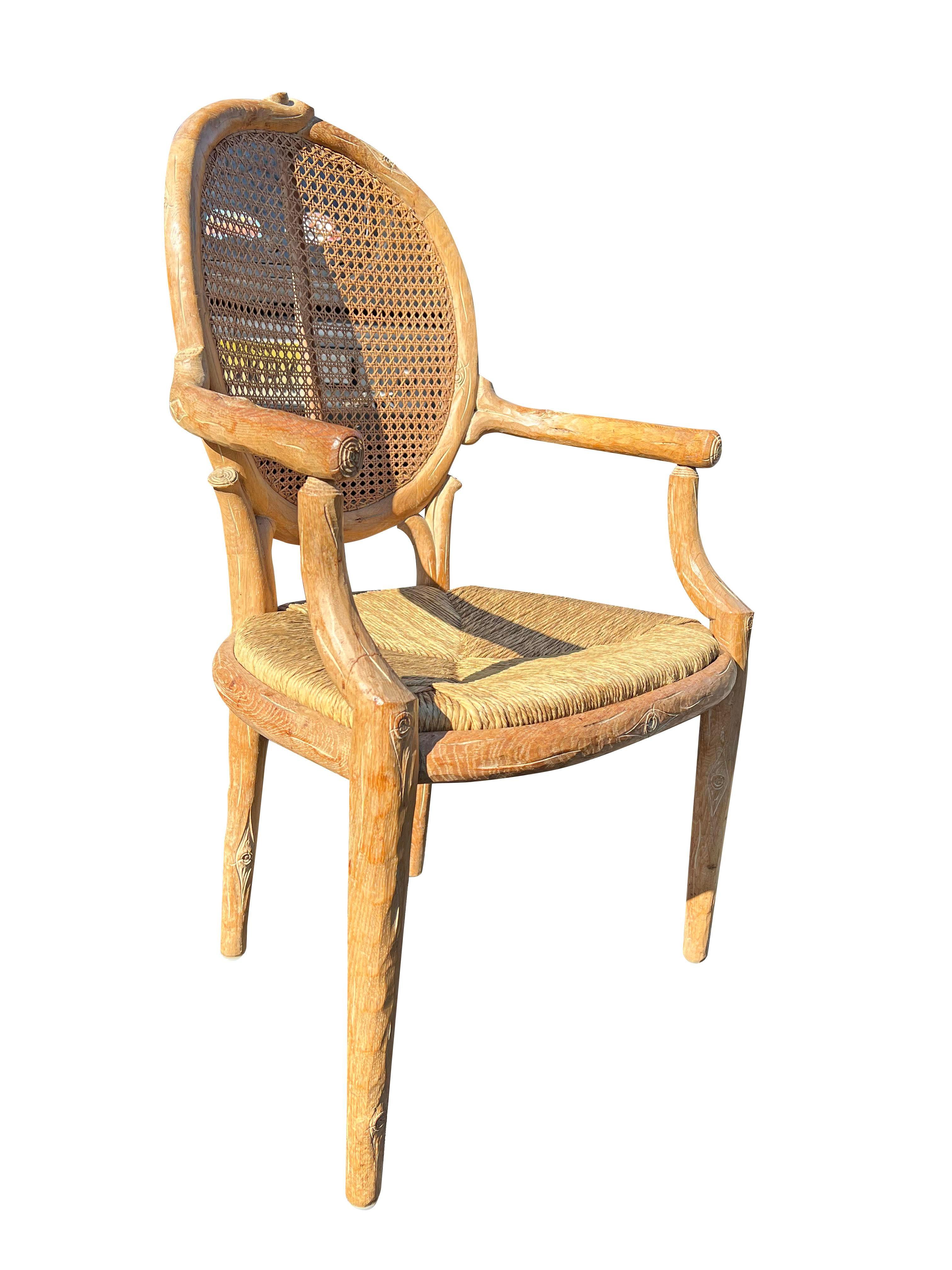 Geschnitzte Bois-Esszimmerstühle aus Holz mit Rohrrückenlehne und Seil aus Korbweide, 6er-Set Sitzmöbeln im Angebot 1