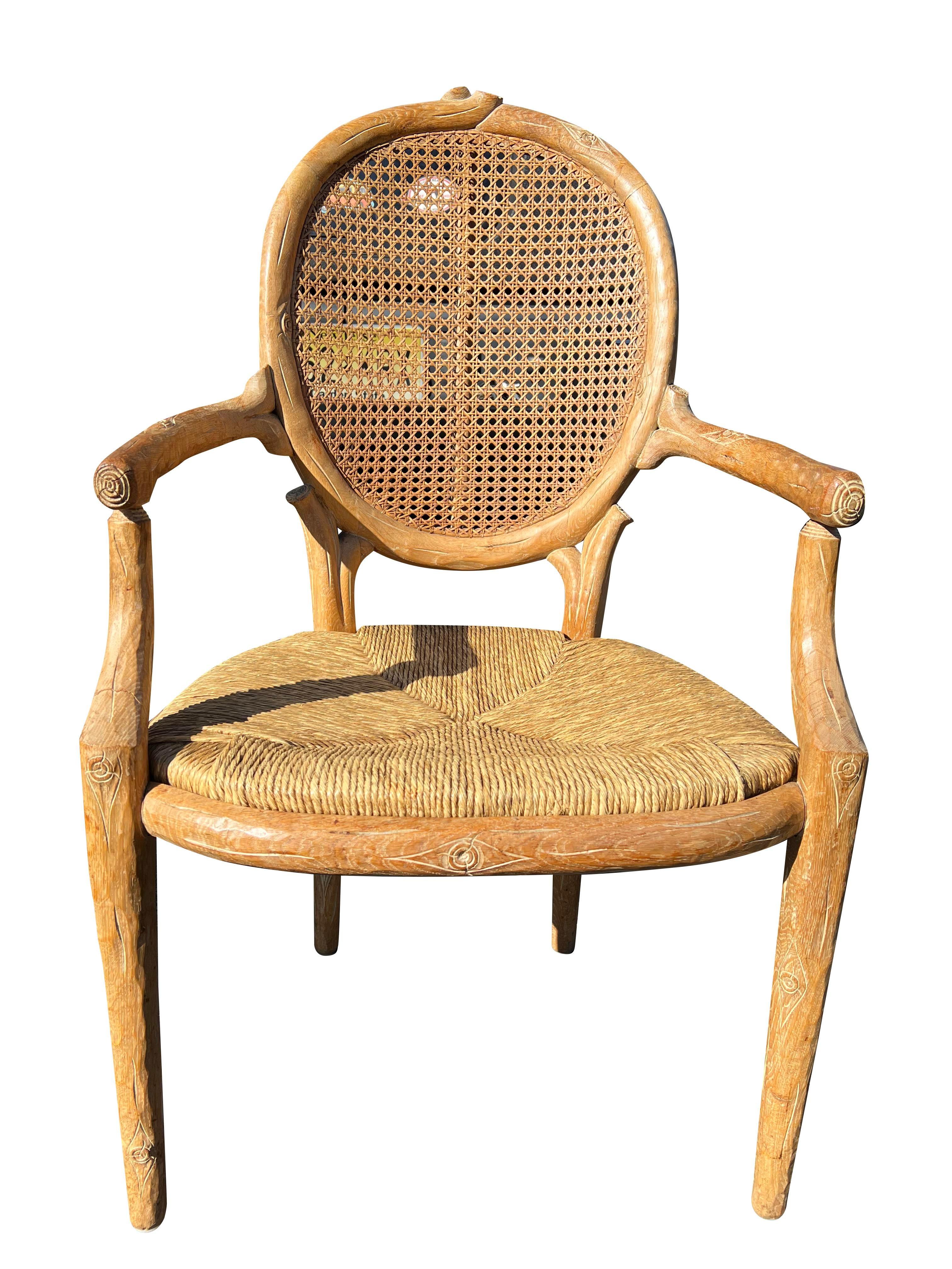 Geschnitzte Bois-Esszimmerstühle aus Holz mit Rohrrückenlehne und Seil aus Korbweide, 6er-Set Sitzmöbeln im Angebot 2