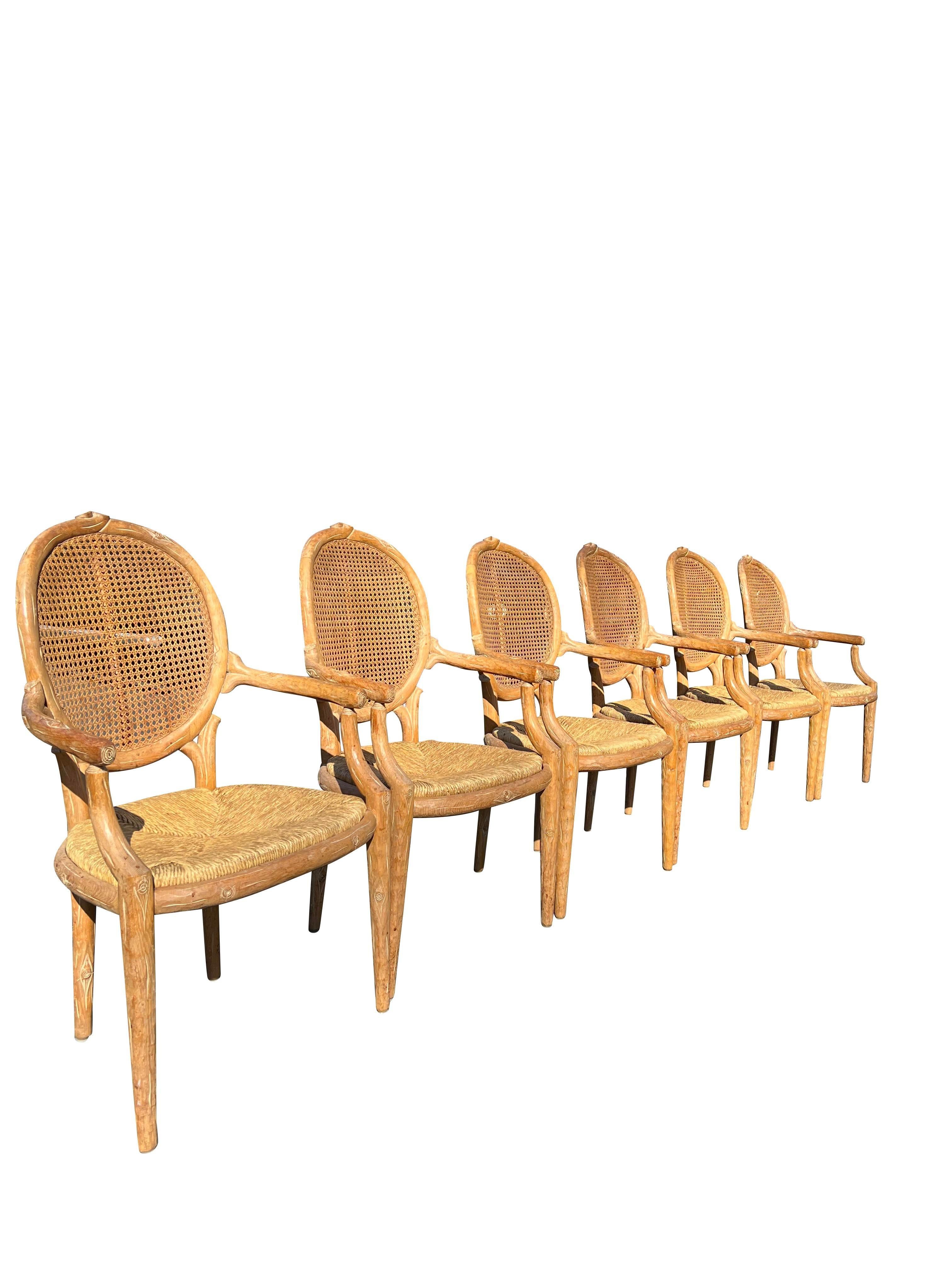 Geschnitzte Bois-Esszimmerstühle aus Holz mit Rohrrückenlehne und Seil aus Korbweide, 6er-Set Sitzmöbeln im Angebot 4