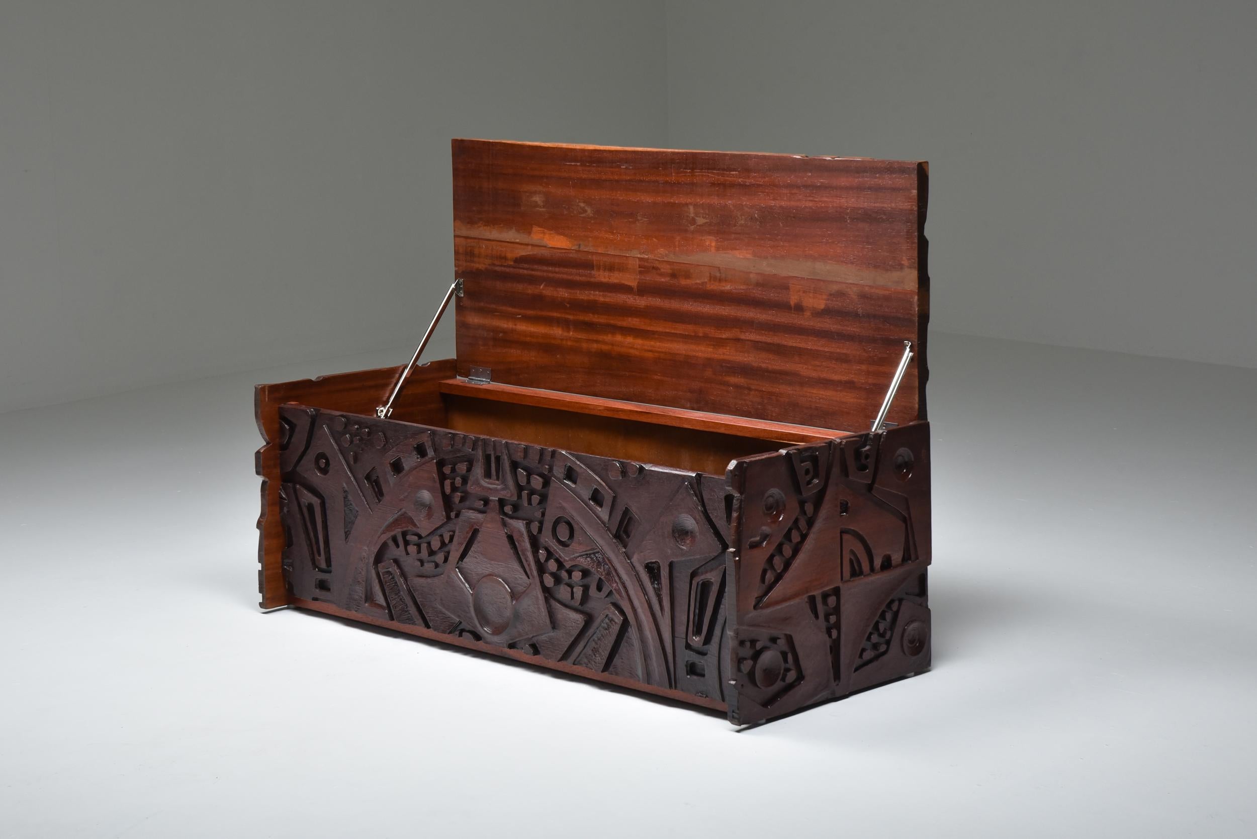 Carved Wood Chest by Gianni Pinna, Artwork, Post-Modern 1950s In Good Condition In Antwerp, BE