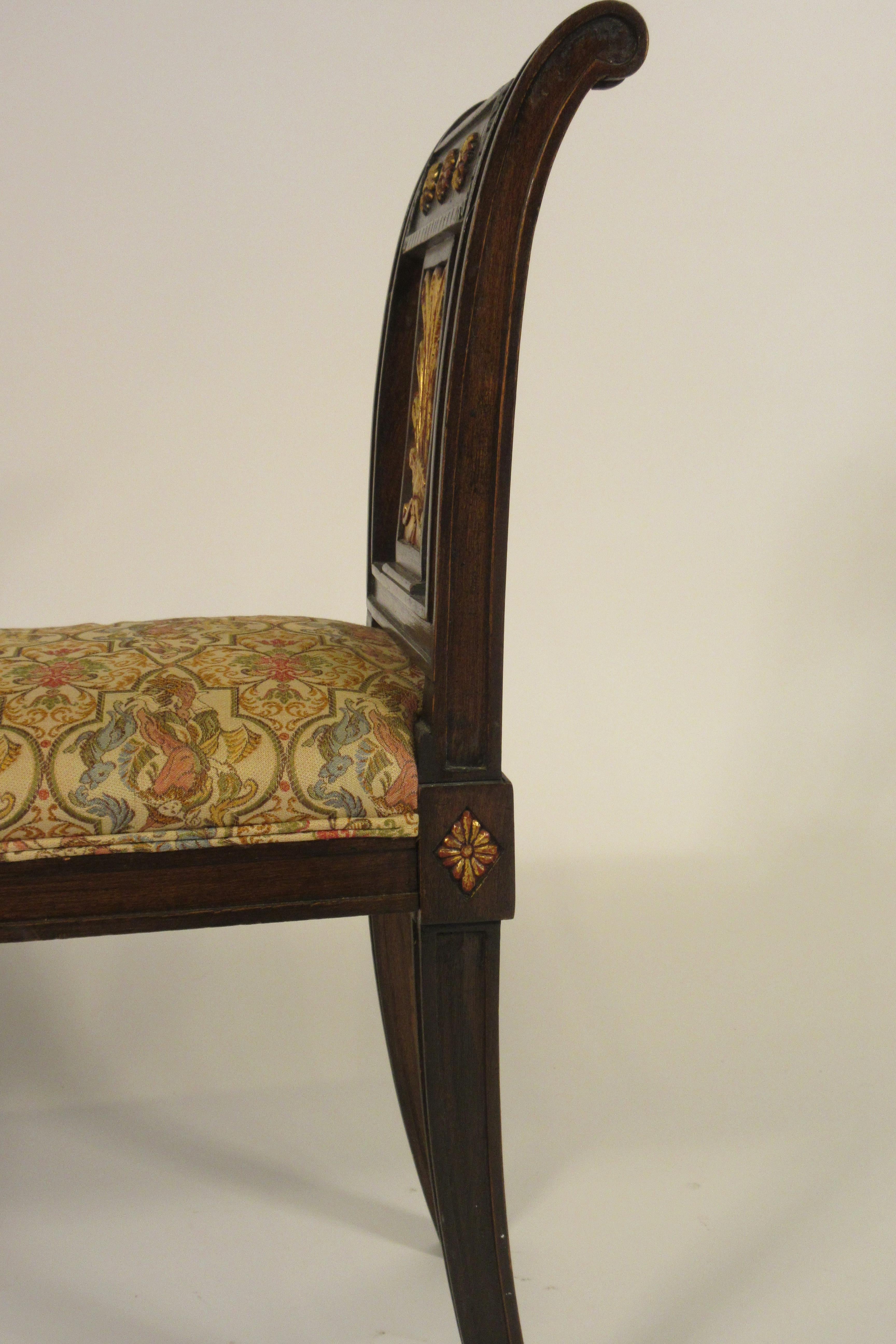 Panca classica in legno intagliato con accenti dorati in vendita 6