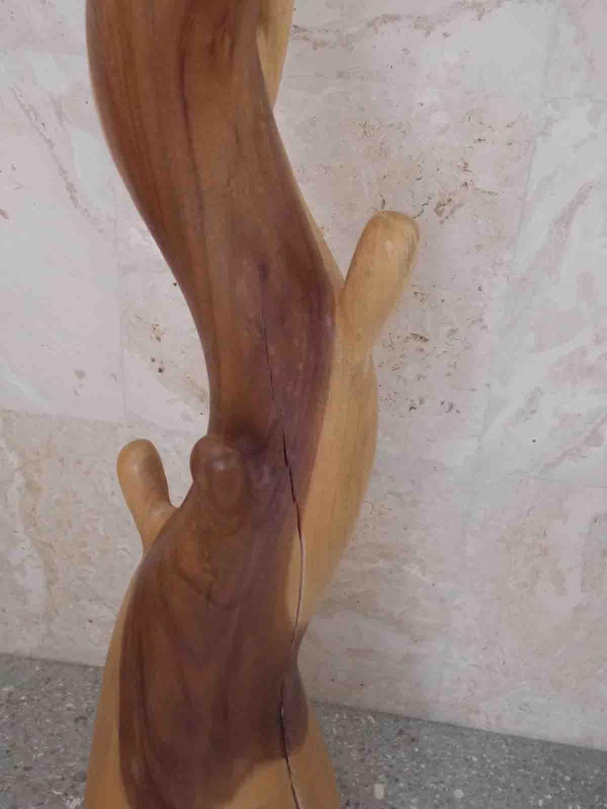 Appendiabiti in legno intagliato In condizioni buone in vendita a West Palm Beach, FL