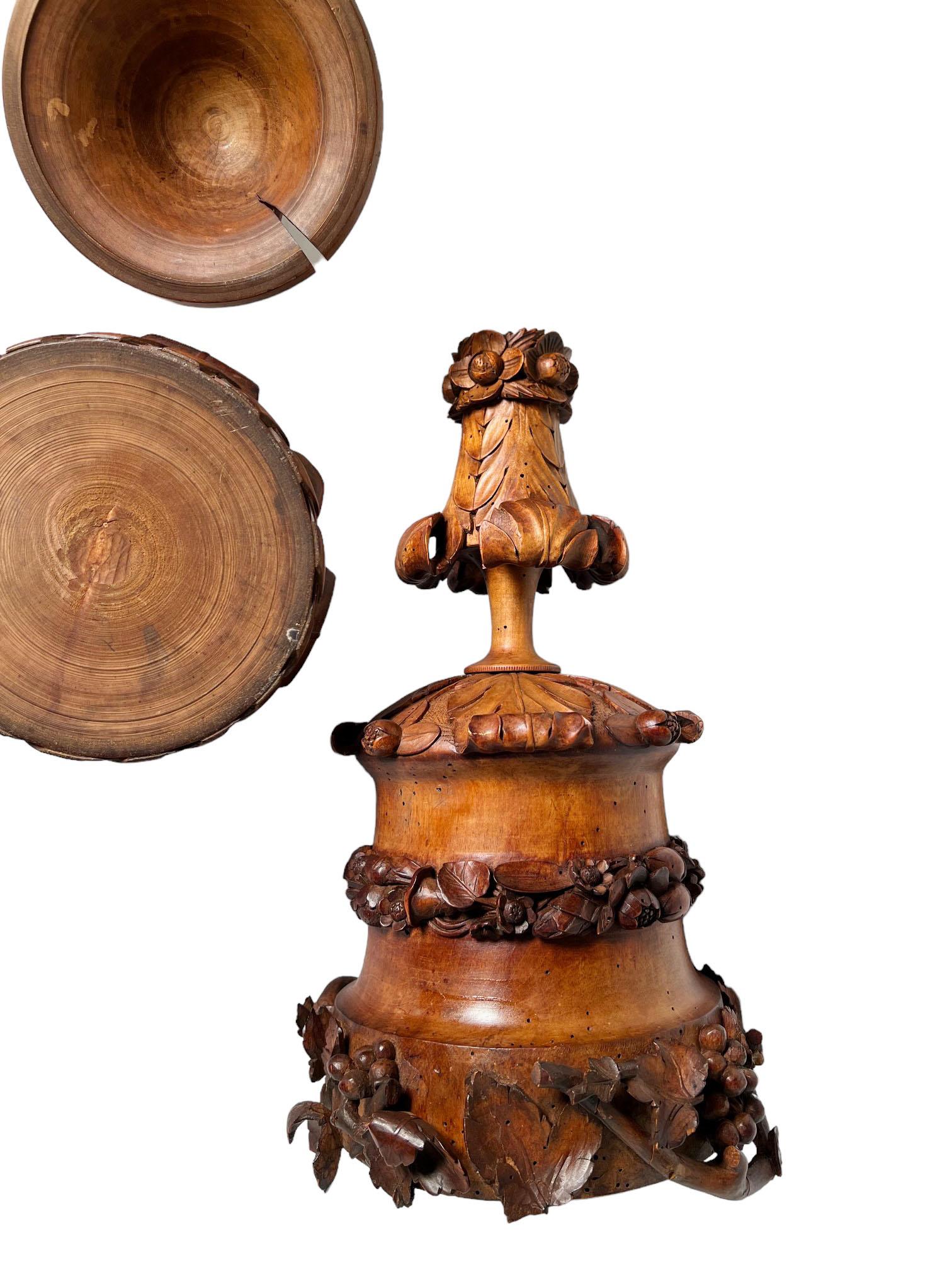 Carved Wood Cup With Lid Circa 1800 For Sale 5